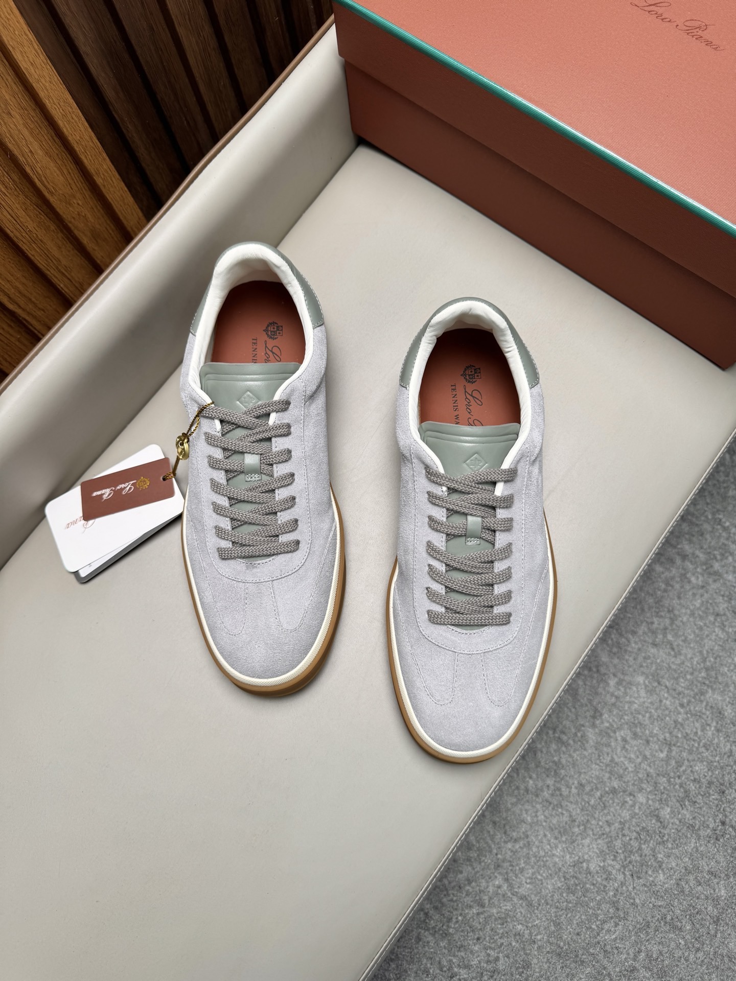 Кроссовки мужские в стиле Loro Piana светло-серого цвета