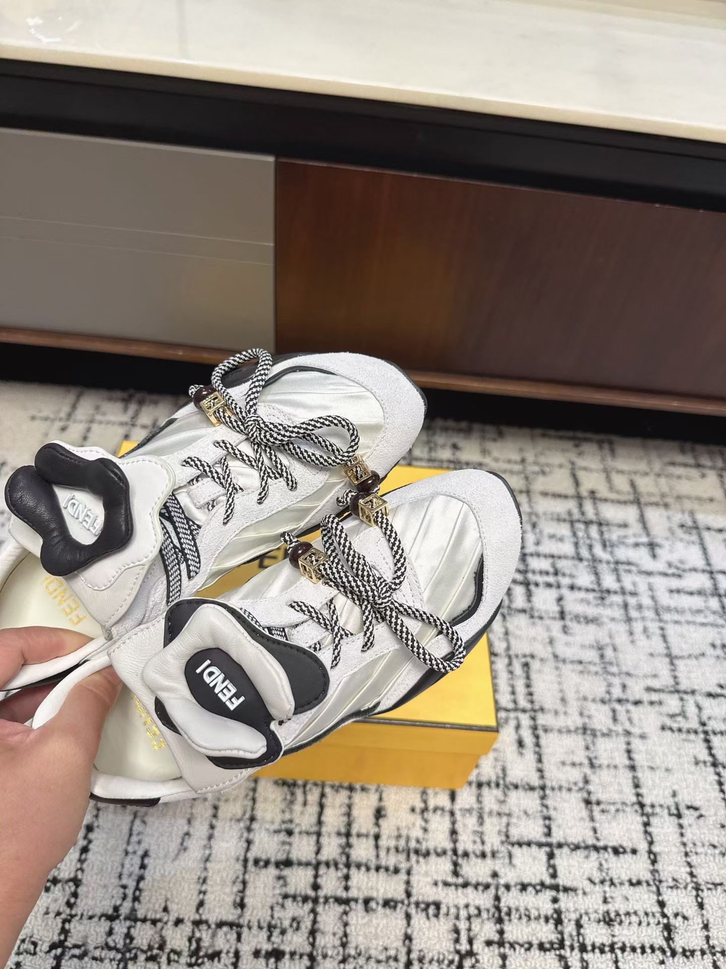 Кроссовки женские в стиле Fendi Delfina светло-серого цвета