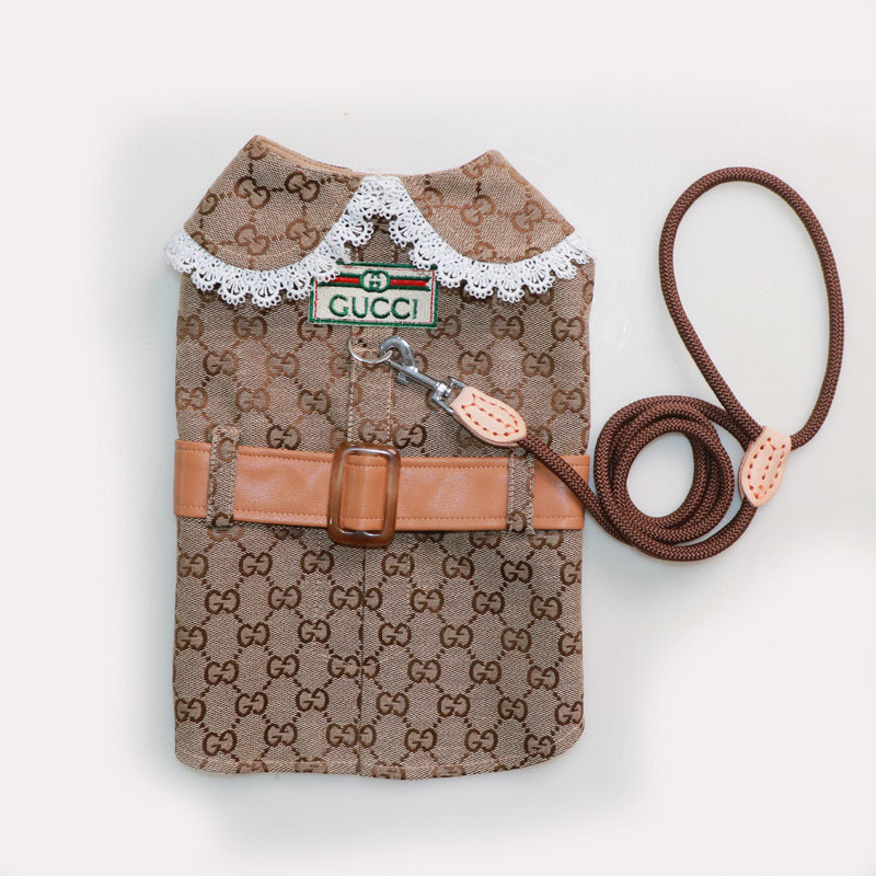 Жилет-платье для собак в стиле Gucci Monogram с кружевным воротником и ремешком