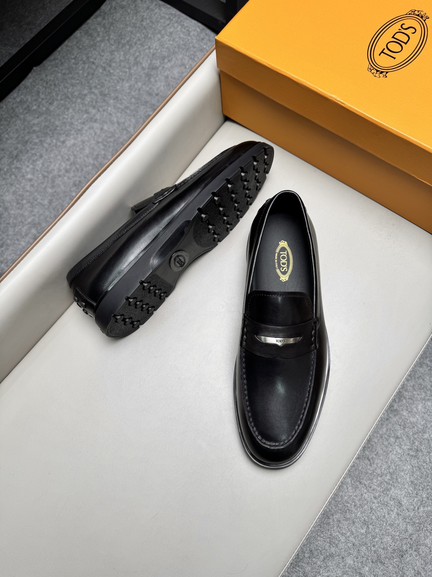 Лоферы мужские в стиле Tod’s чёрного цвета