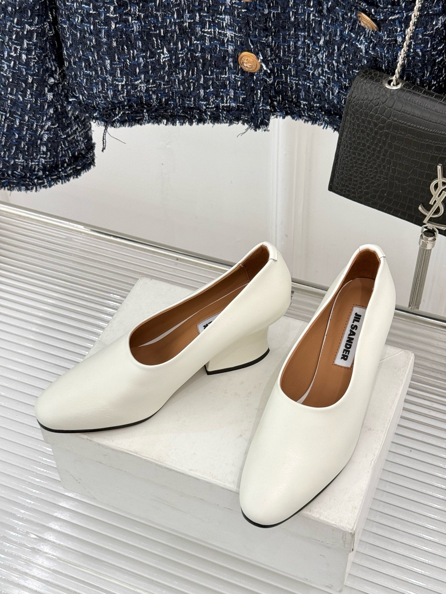 Туфли женские в стиле Jil Sander белого цвета
