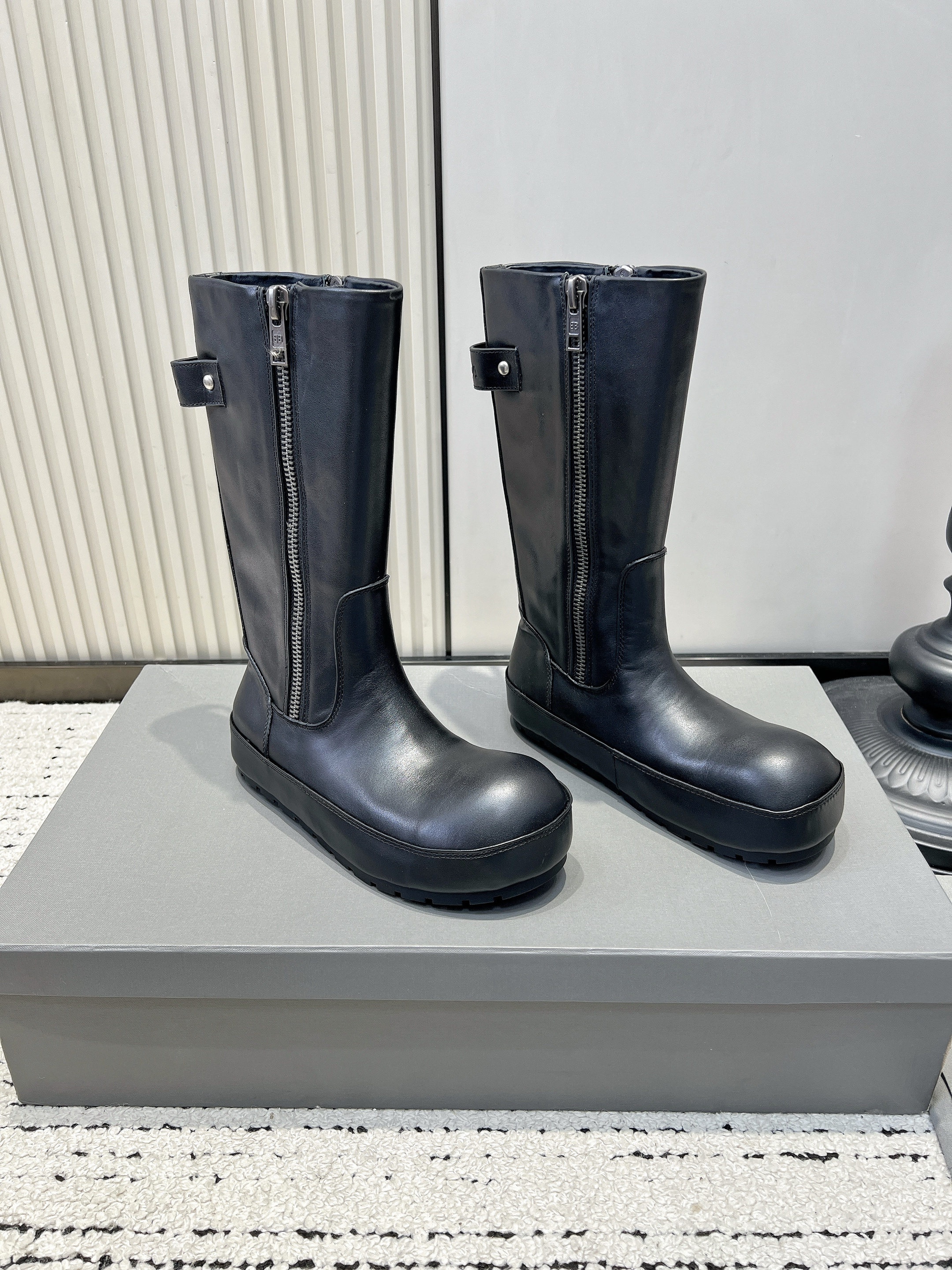 Сапоги женские Balenciaga чёрного цвета