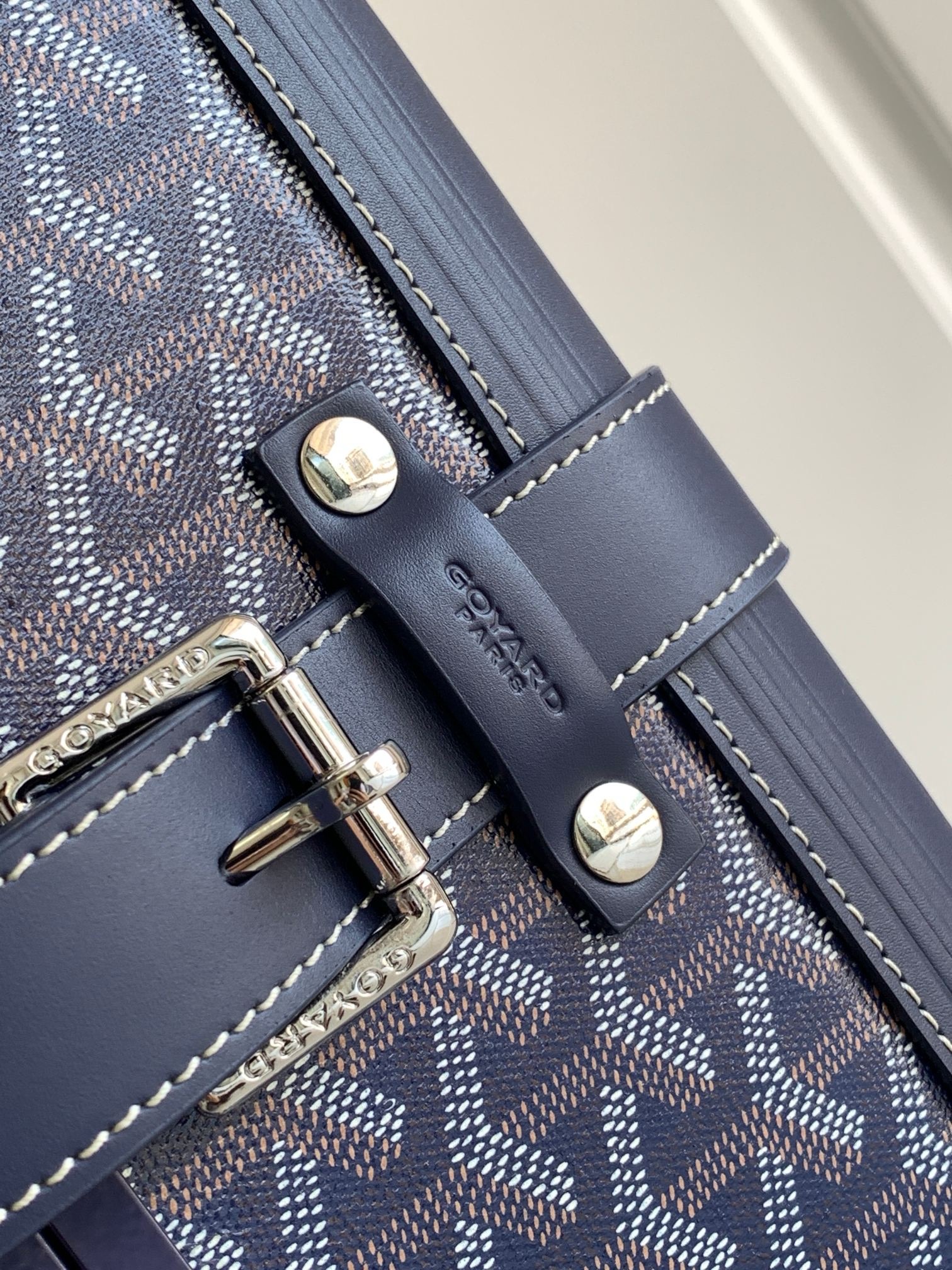 Чемодан Goyard Bourget PM тёмно-синего цвета