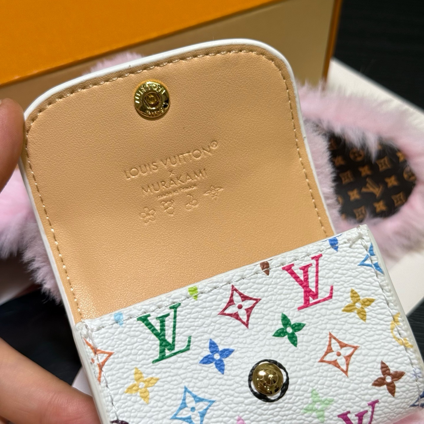 Брелок женский Louis Vuitton LV Cute Bunny розового цвета