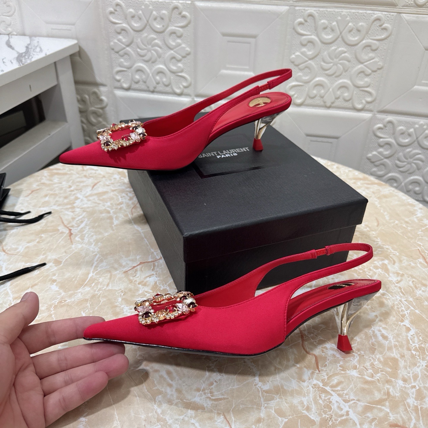 Туфли женские Saint Laurent красного цвета