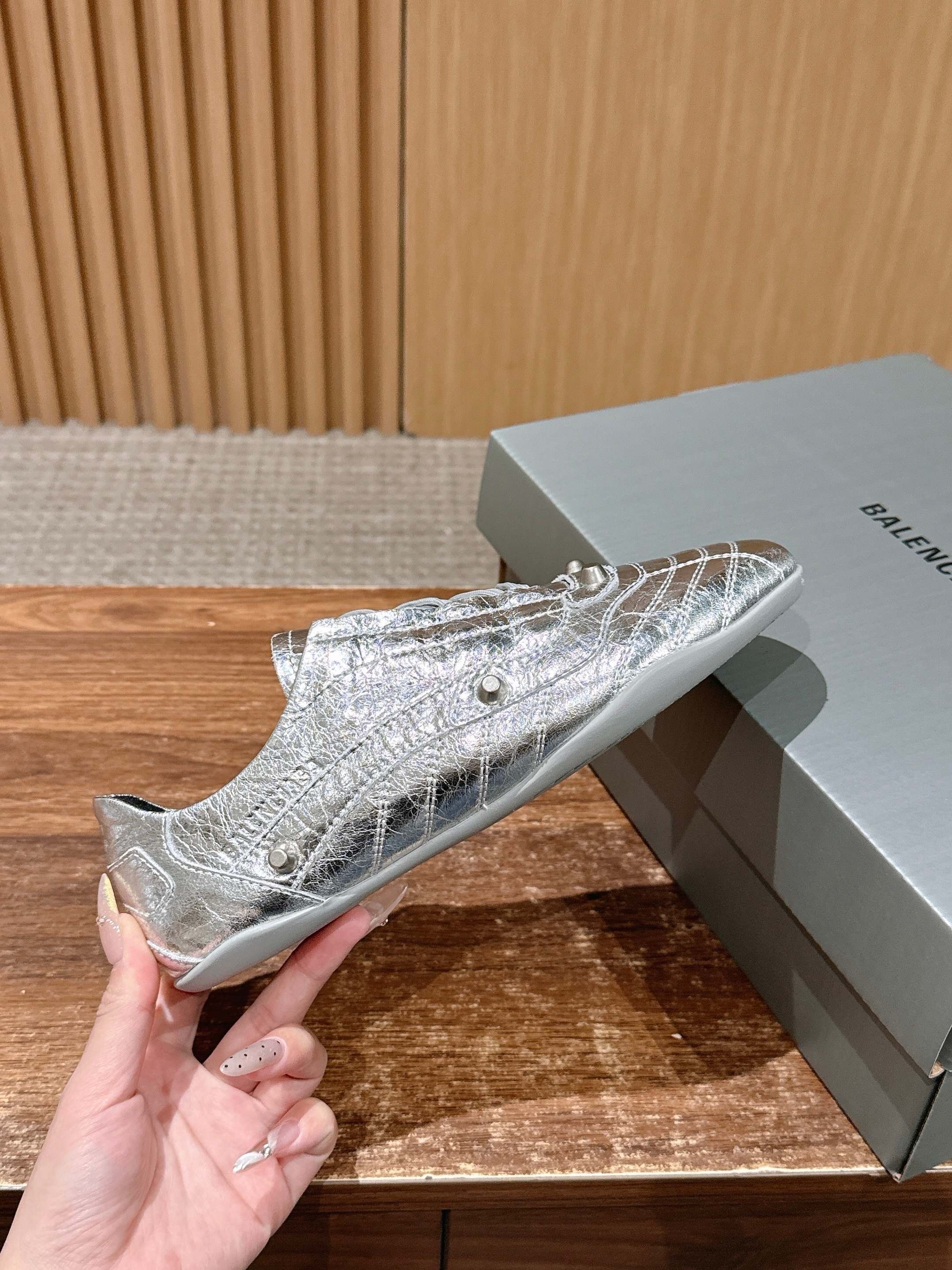 Кеды женские Balenciaga Soccer серебристого цвета