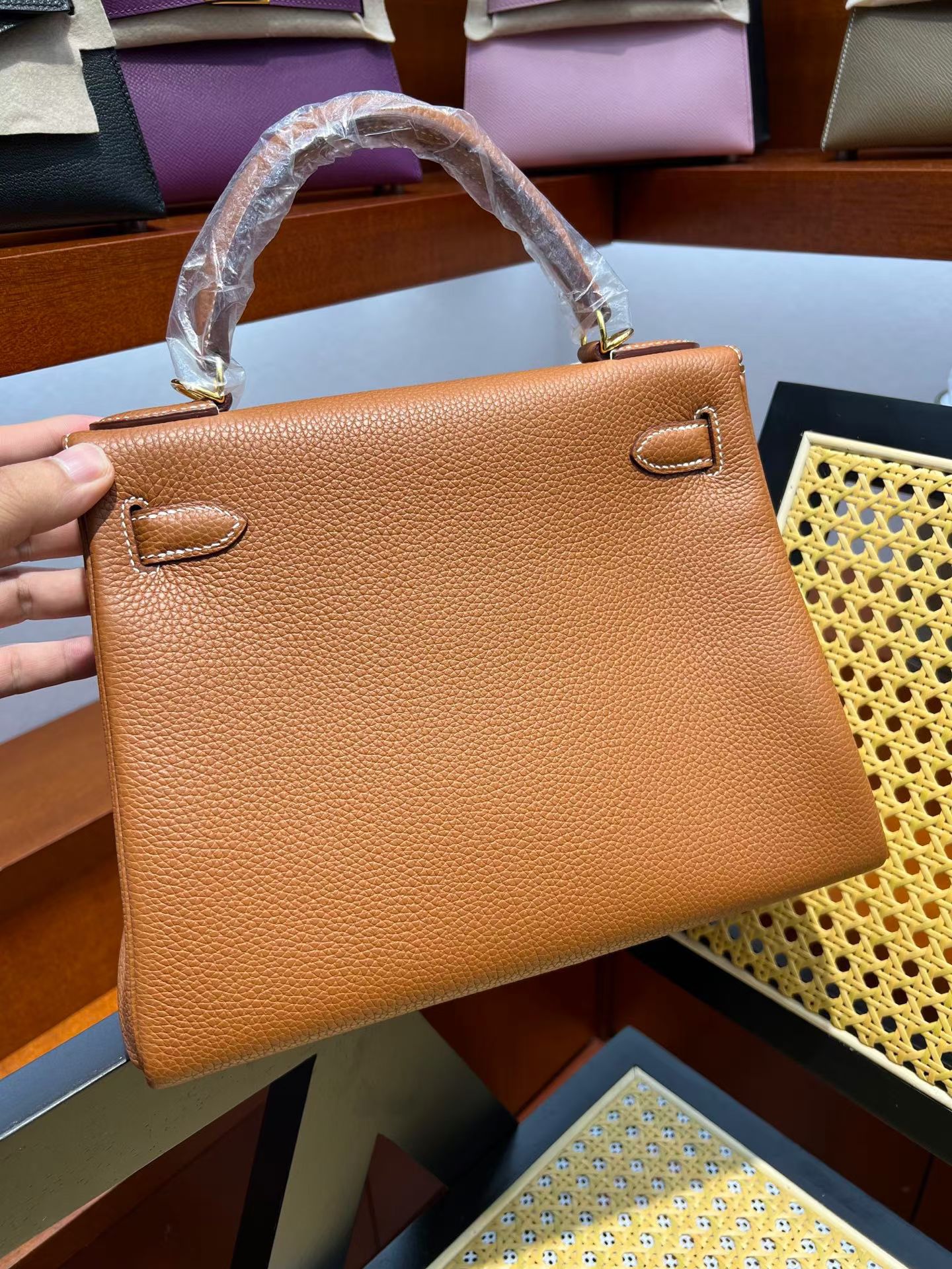 Сумка женская Hermès Kelly 28  gold brown цвета