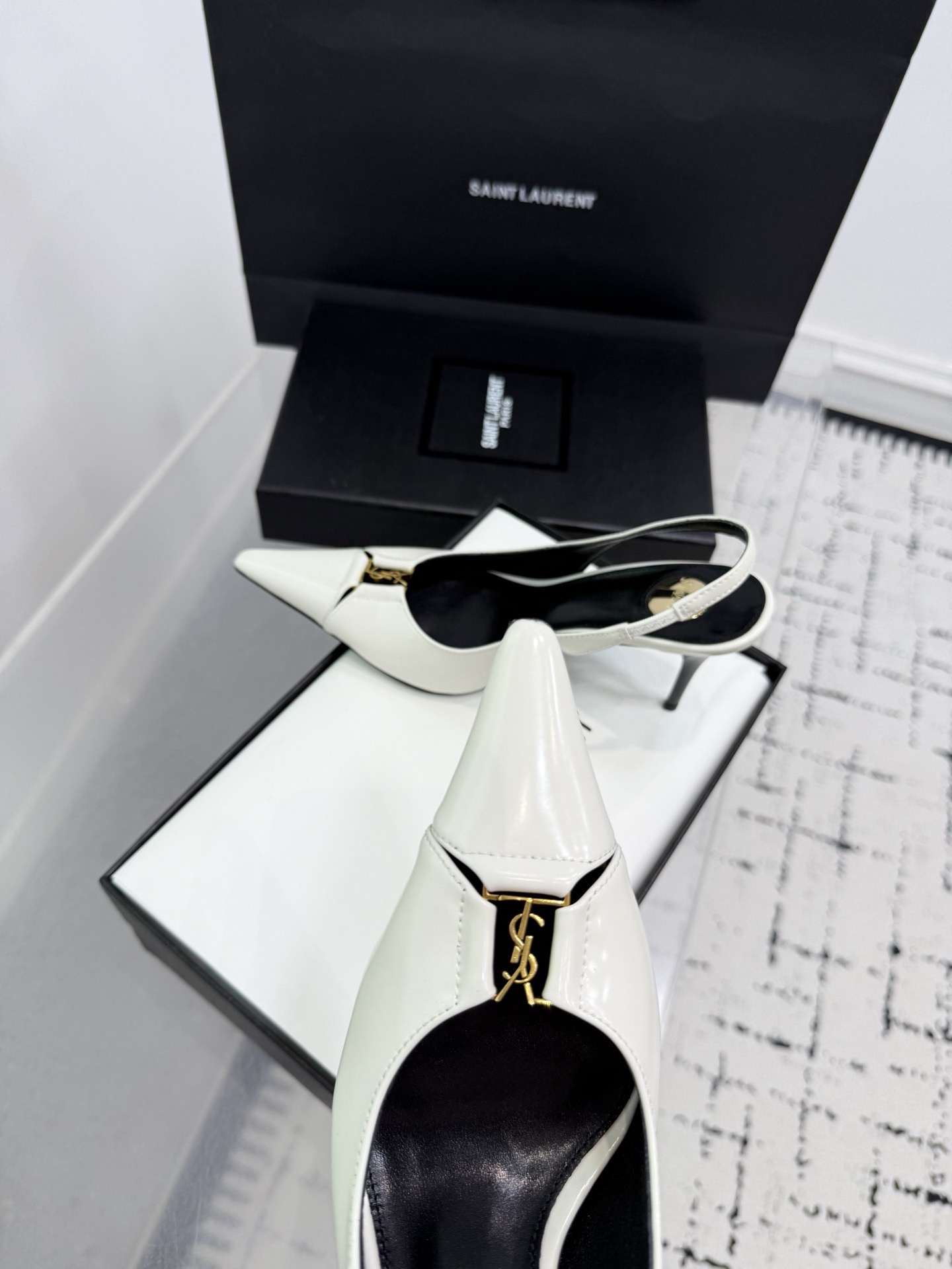 Туфли женские в стиле Saint Laurent Opyum белого цвета
