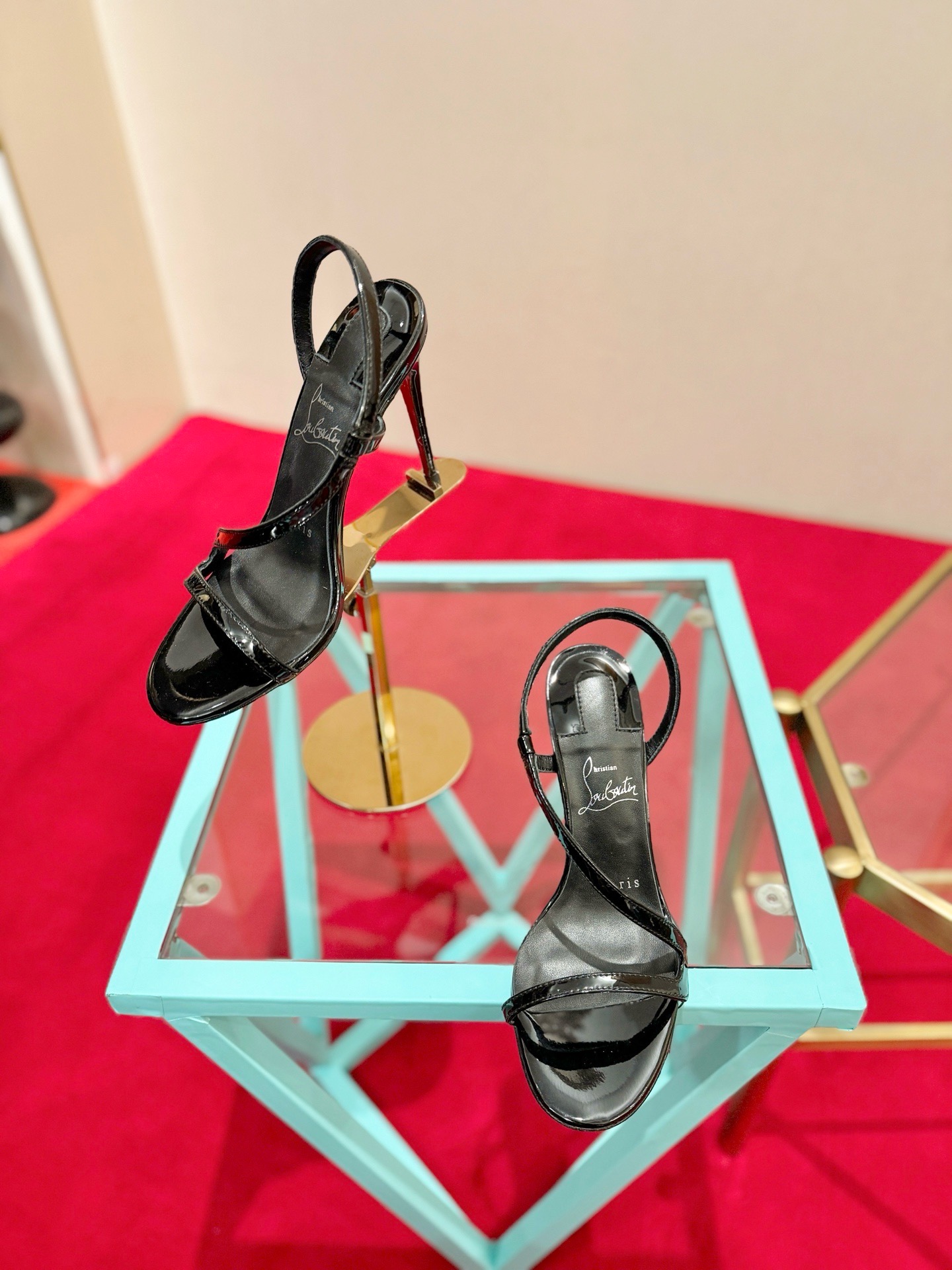 Босоножки женские Christian Louboutin чёрного цвета