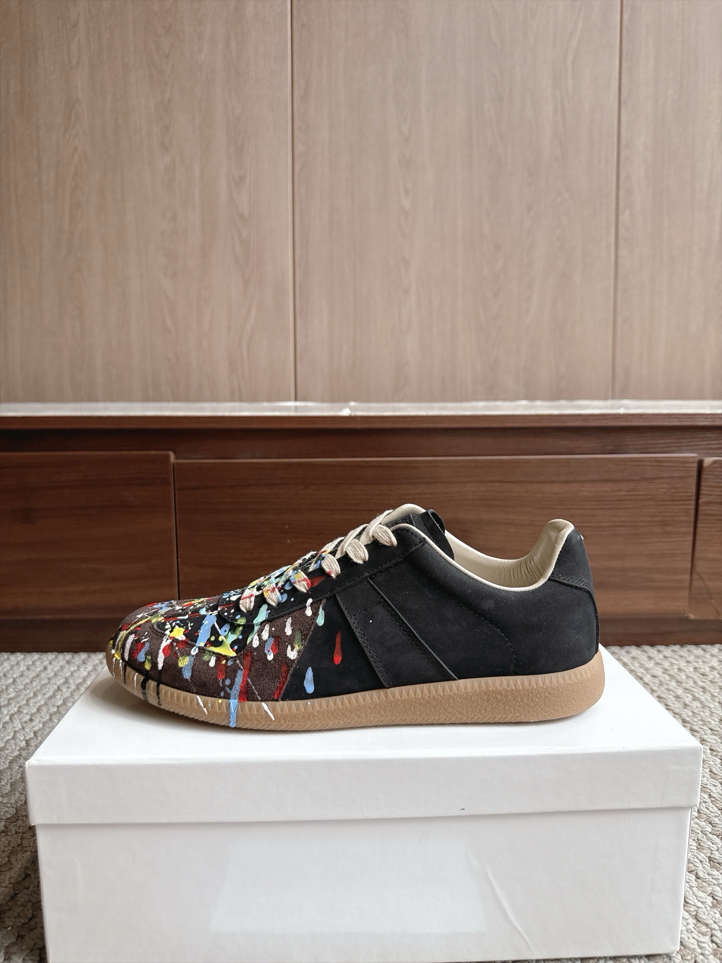 Кроссовки Maison Margiela Replica Paint Splatter чёрного цвета