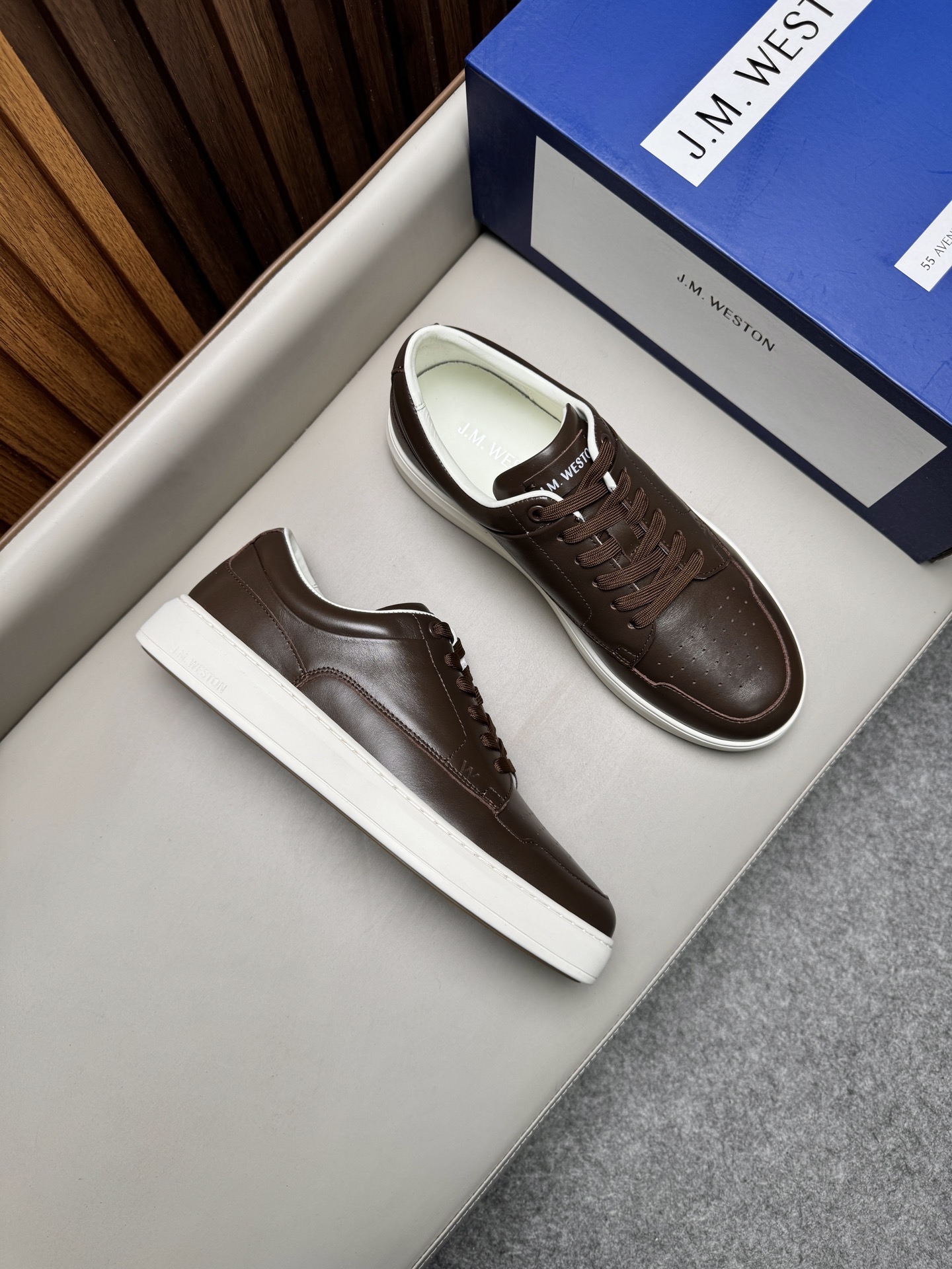 Кеды мужские в стиле J.M. Weston коричневого цвета