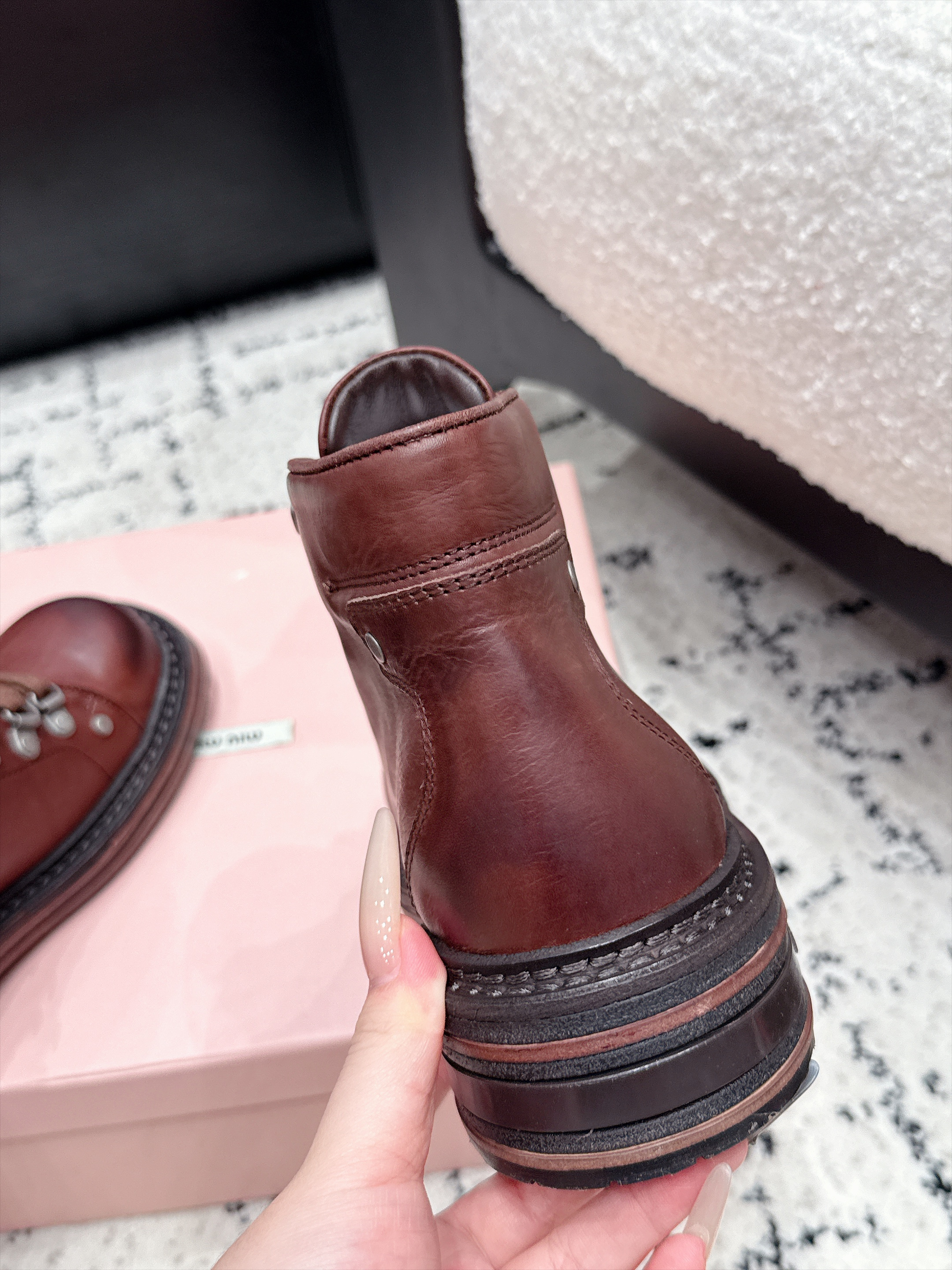 Ботинки женские Miu Miu Leather Laced Booties коричневого цвета