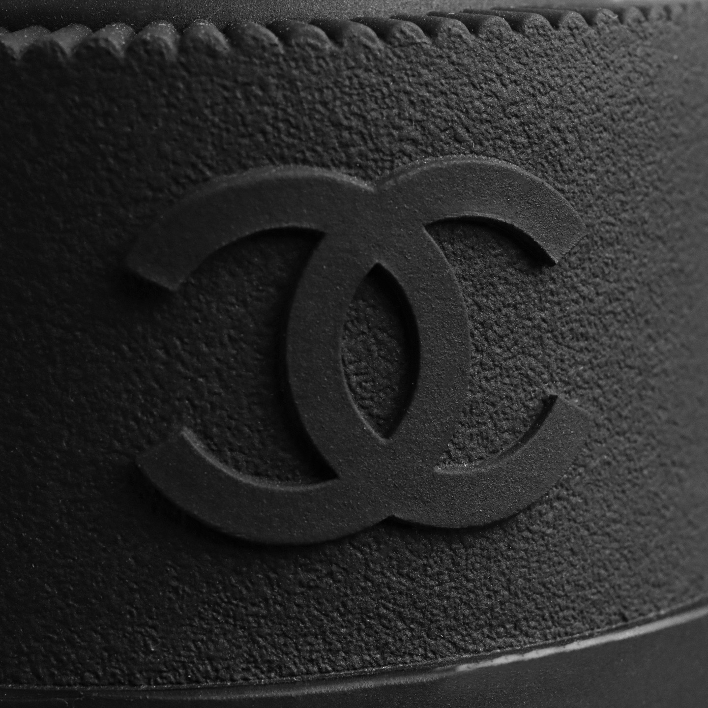 Ботинки женские Chanel молочно-чёрного цвета