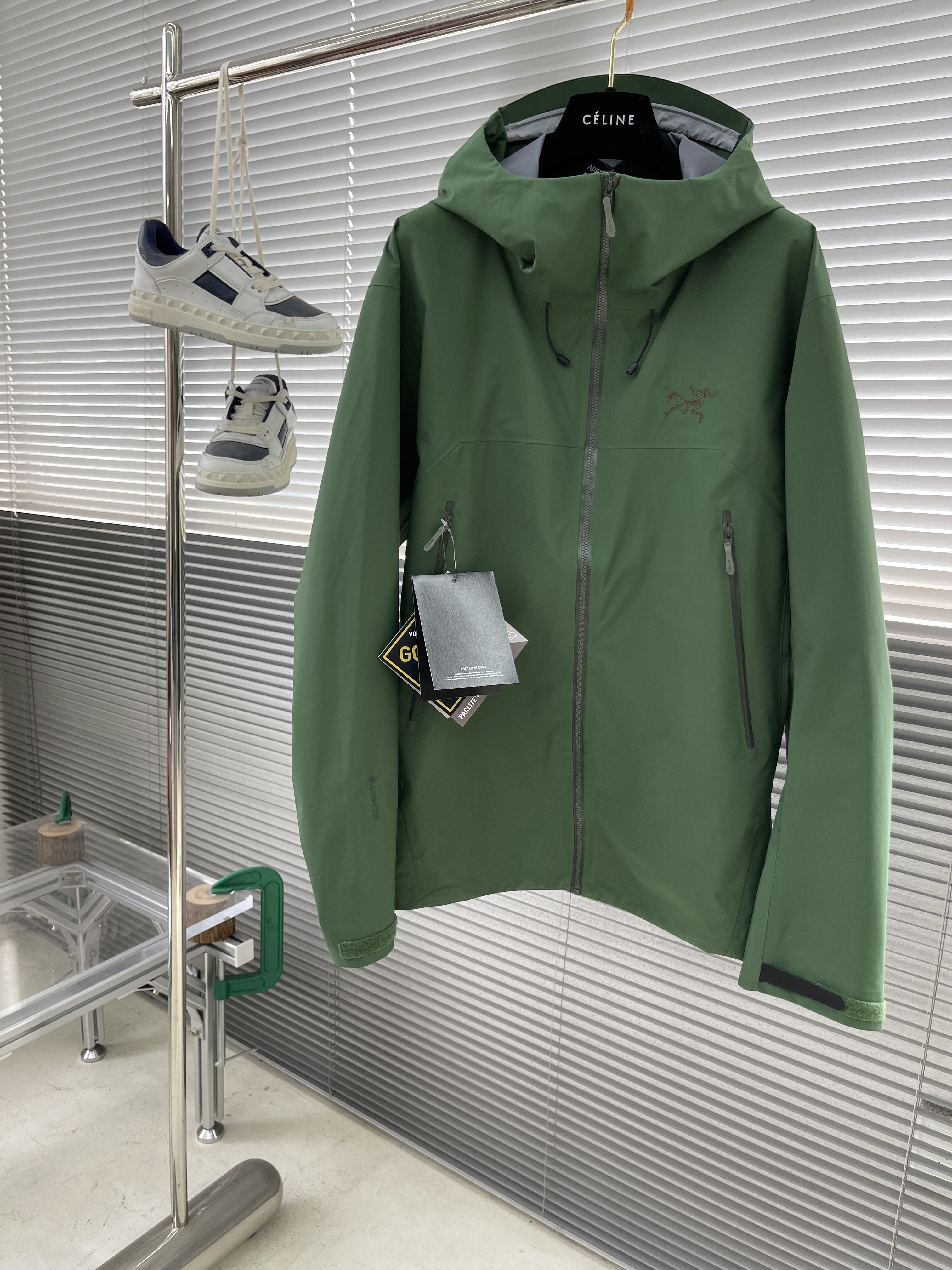 Куртка унисекс в стиле Arc’teryx Beta SL  зелёного цвета