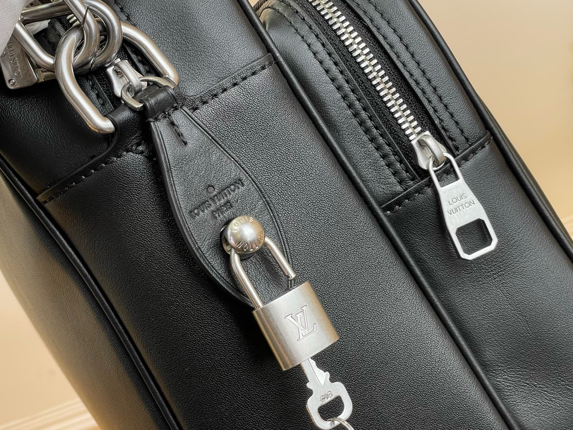 Сумка мужская Louis Vuitton Nil XL чёрного цвета