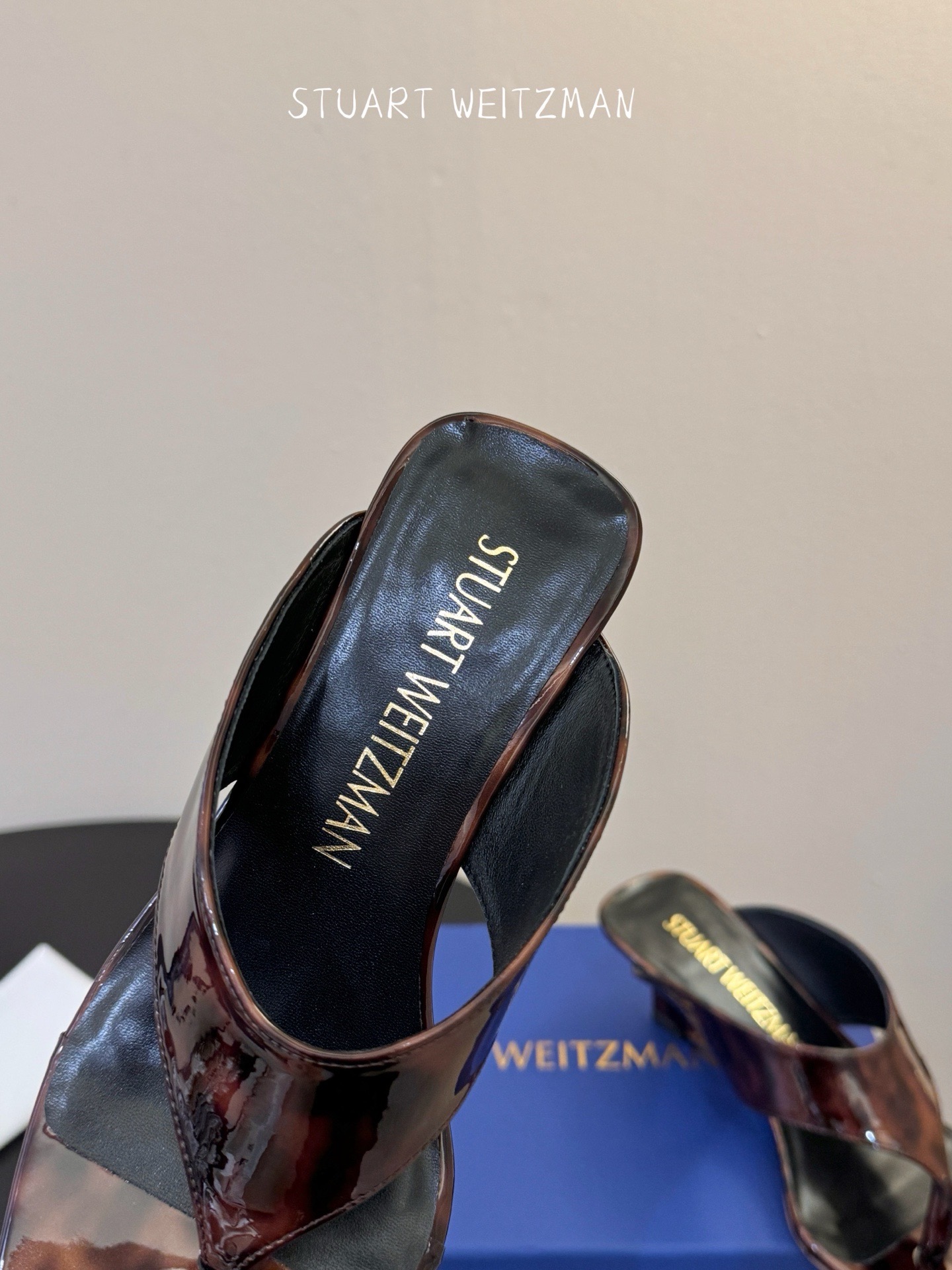 Мюли женские в стиле Stuart Weitzman коричневого цвета