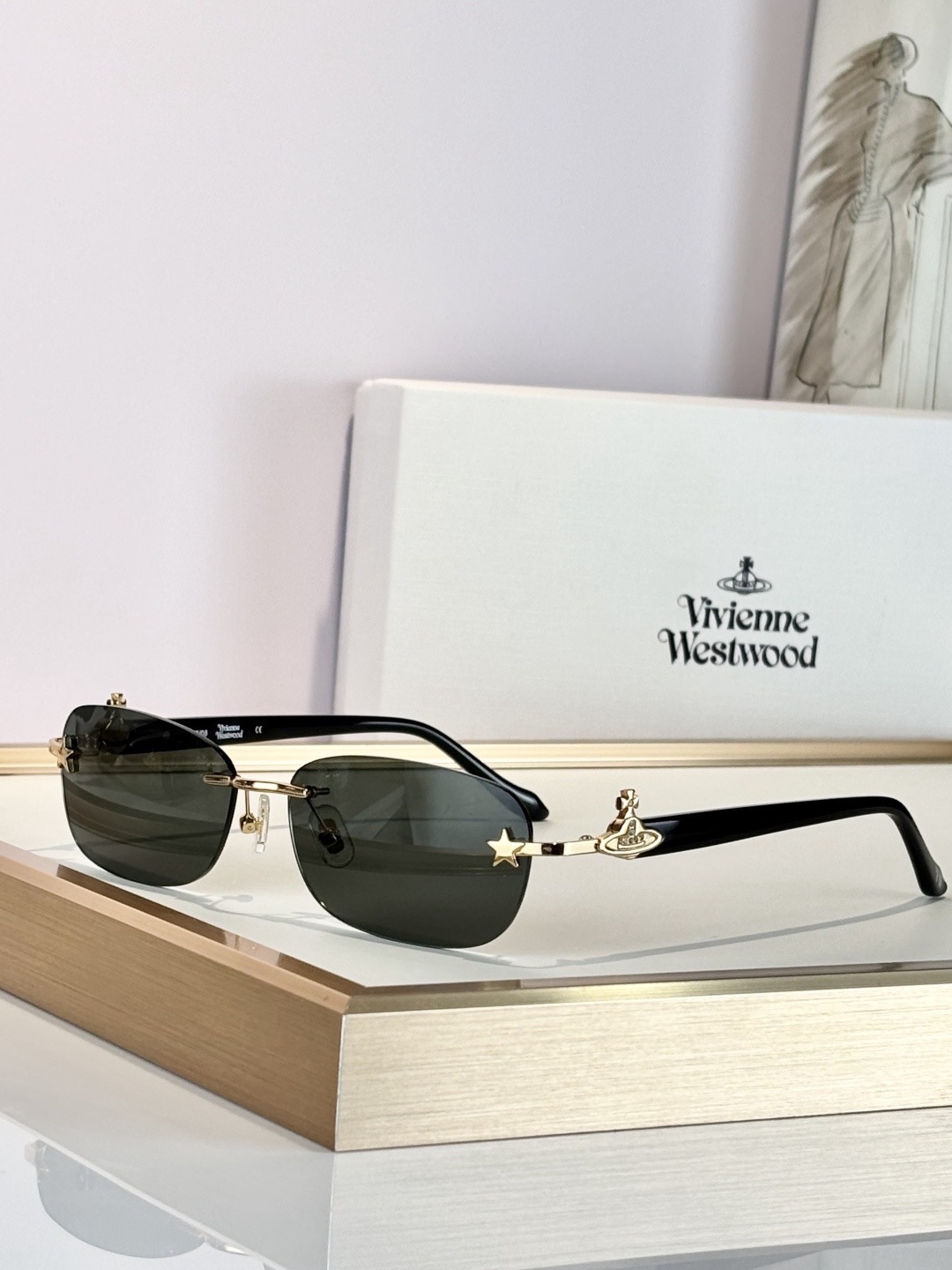 Очки солнцезащитные женские в стиле Vivienne Westwood