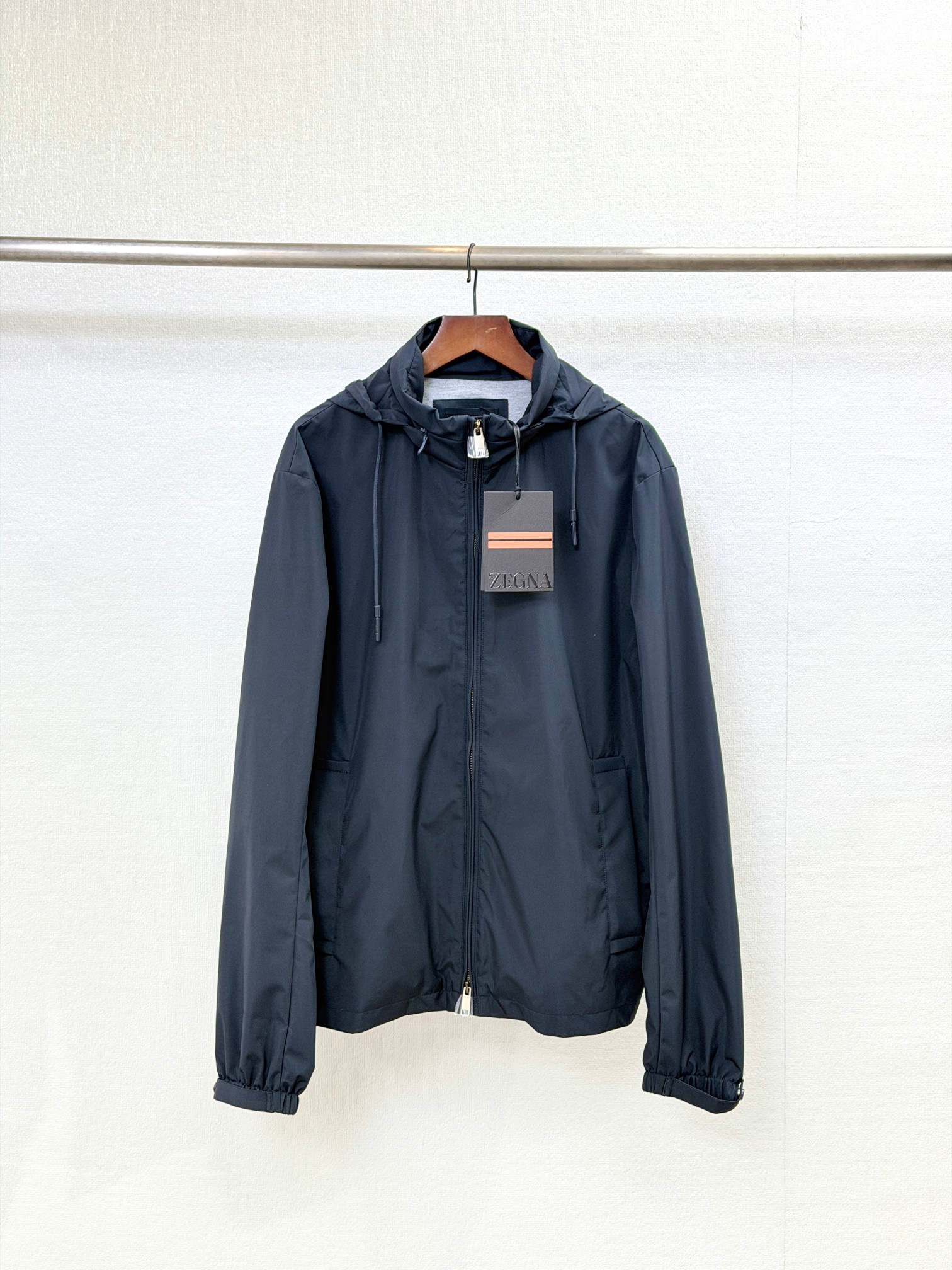 Куртка мужская в стиле Zegna с капюшоном демисезонная черного цвета