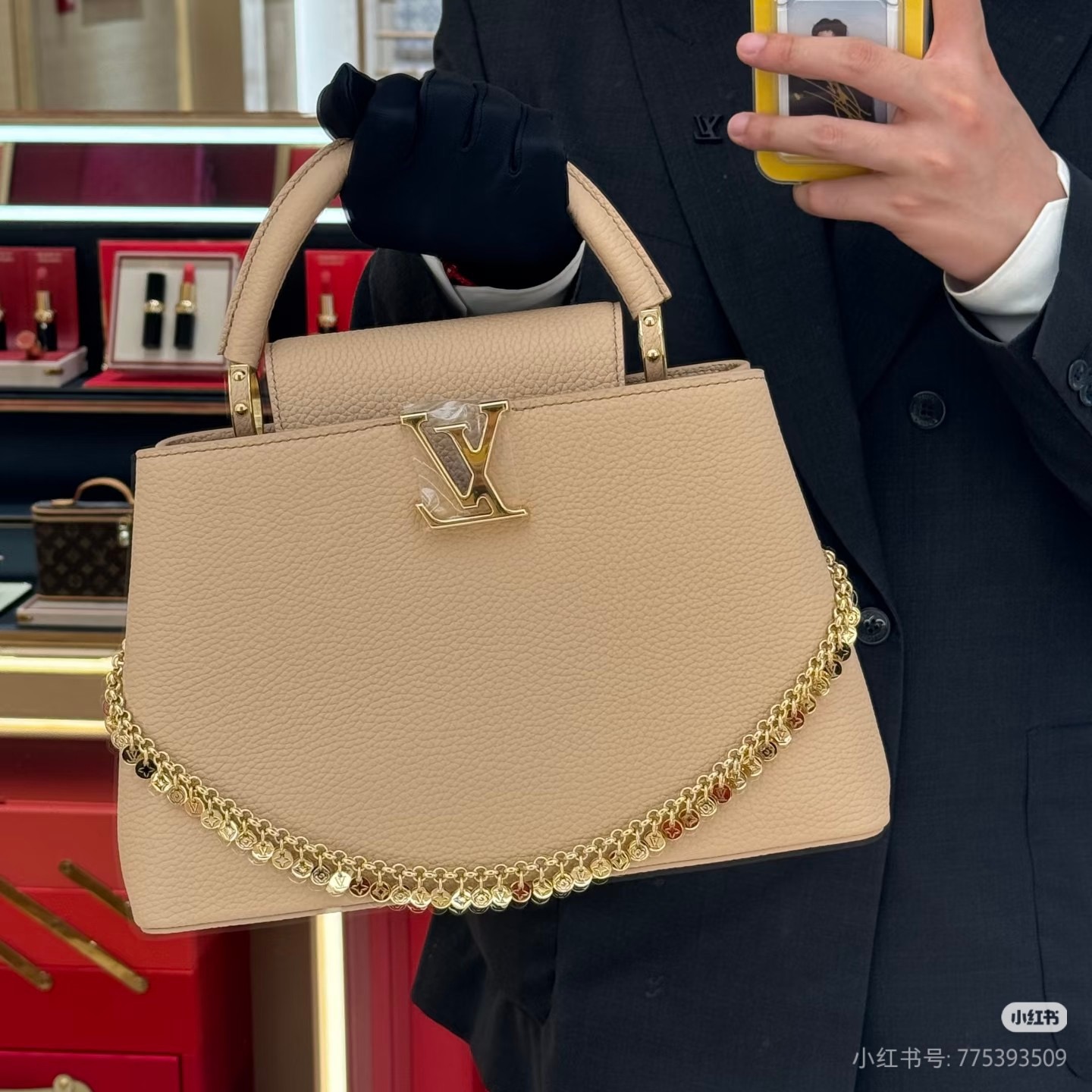Сумка женская Louis Vuitton Capucines MM Confetti с декоративной цепочкой