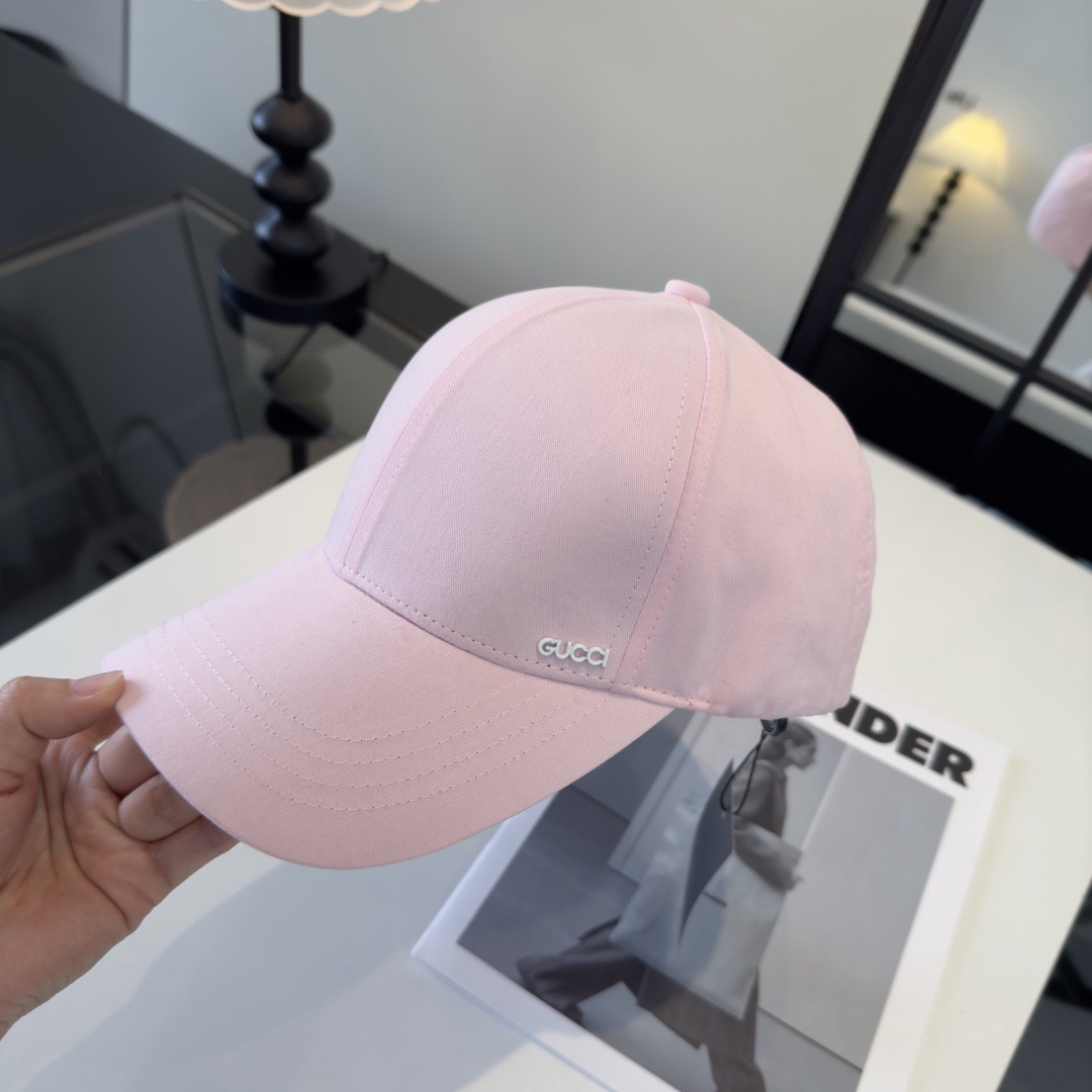 Кепка женская в стиле Gucci из хлопковой ткани розового цвета с логотипом