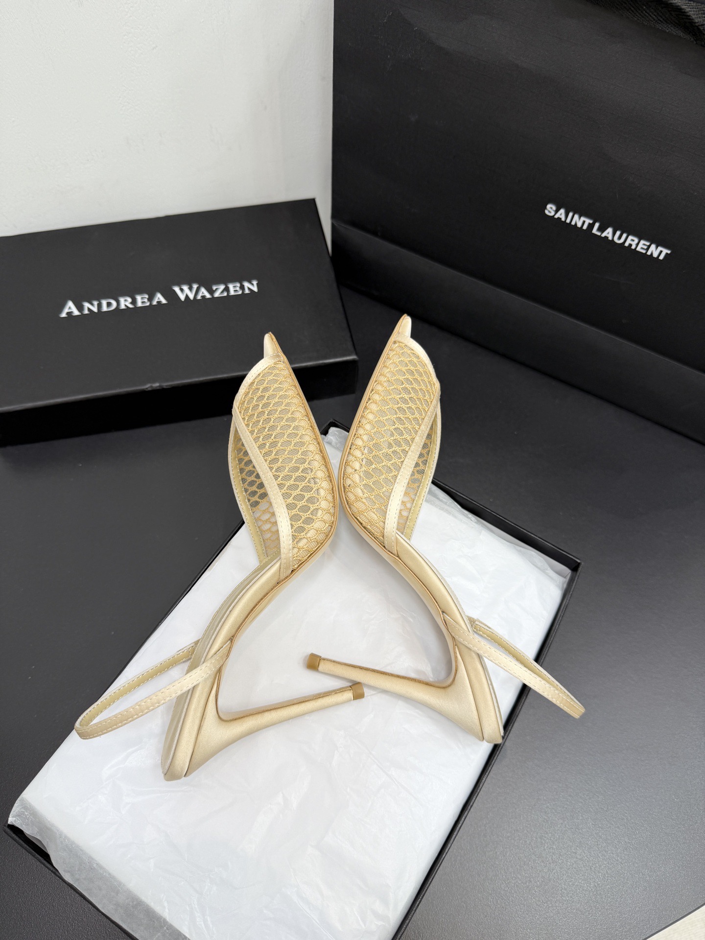 Туфли женские в стиле Andrea Wazen бежевого цвета