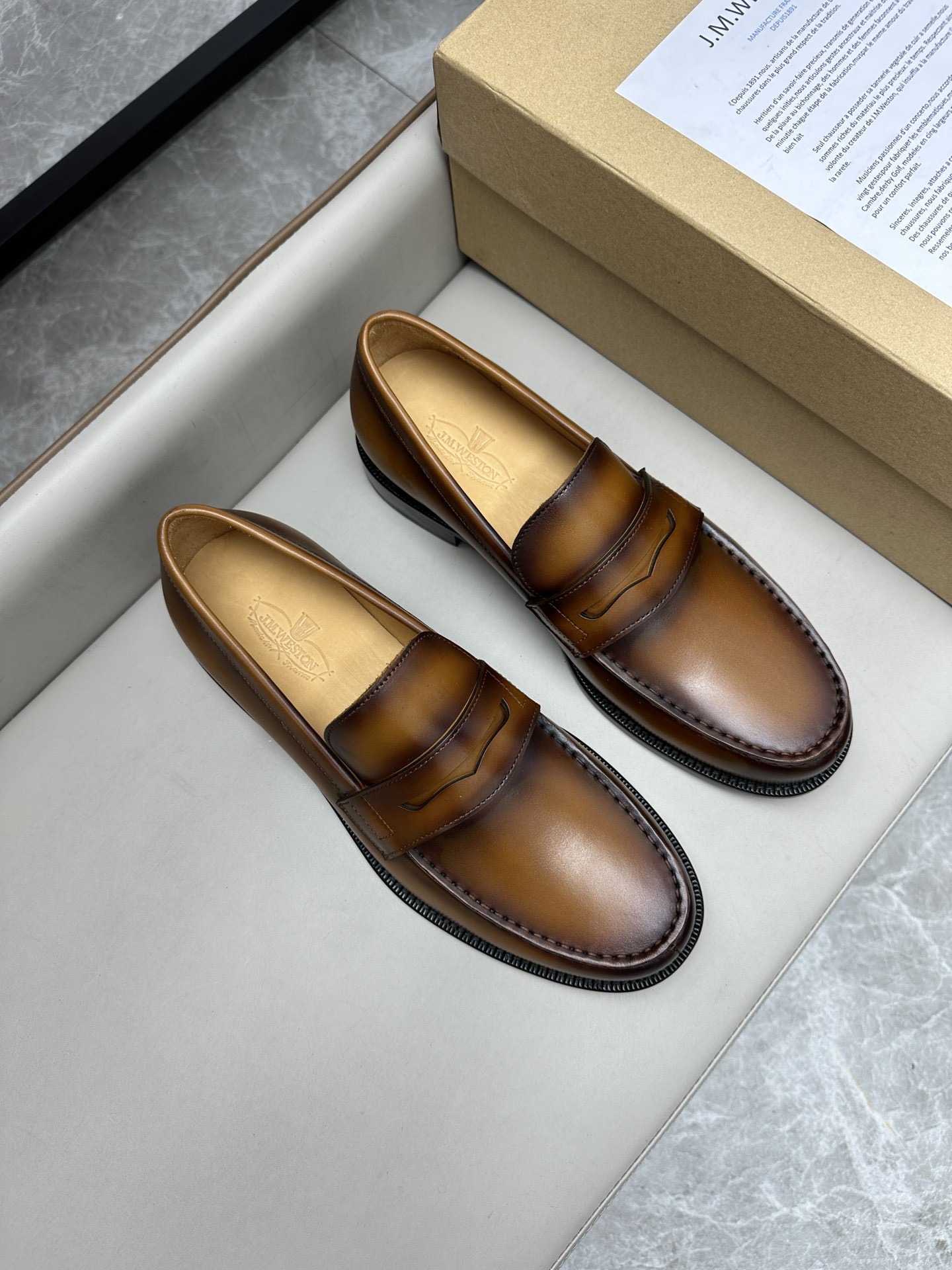 Лоферы мужские в стиле J.M. Weston коричневого цвета