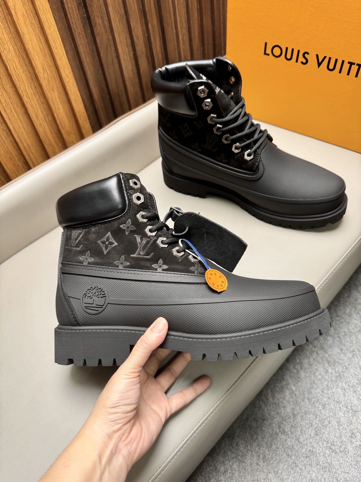 Ботинки мужские Louis Vuitton LV Remix Combat Boot чёрного цвета