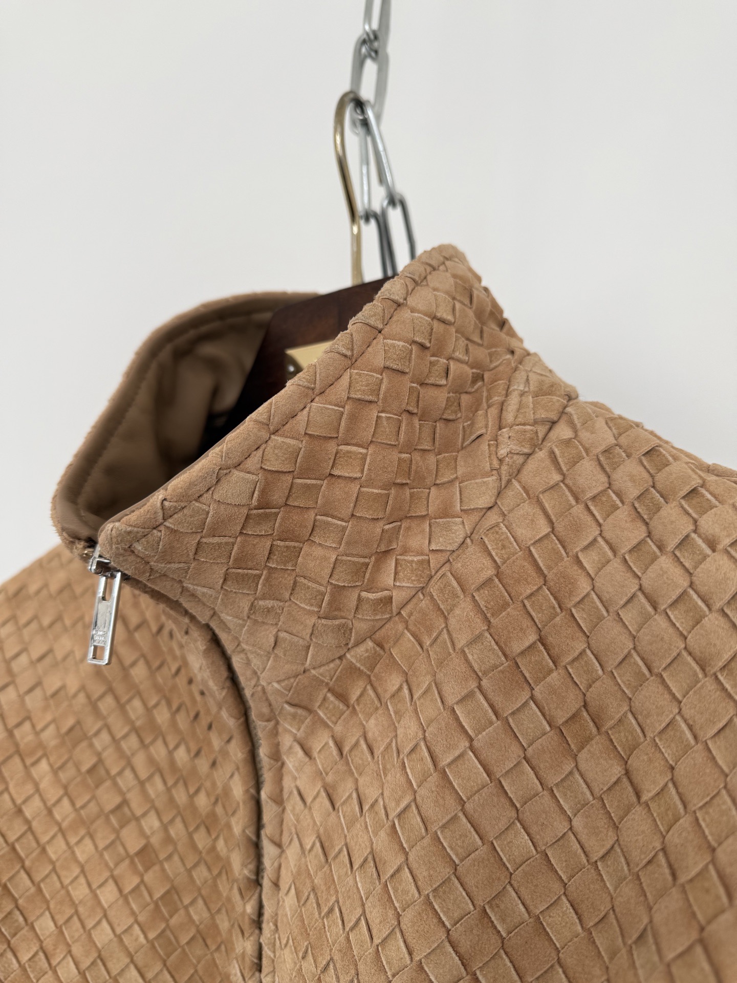 Куртка мужская в стиле Bottega Veneta  цвета кэмел с плетением Intrecciato