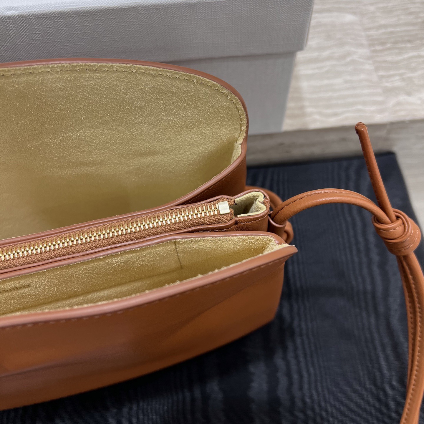 Сумка женская в стиле Celine Trio Flap карамельного цвета