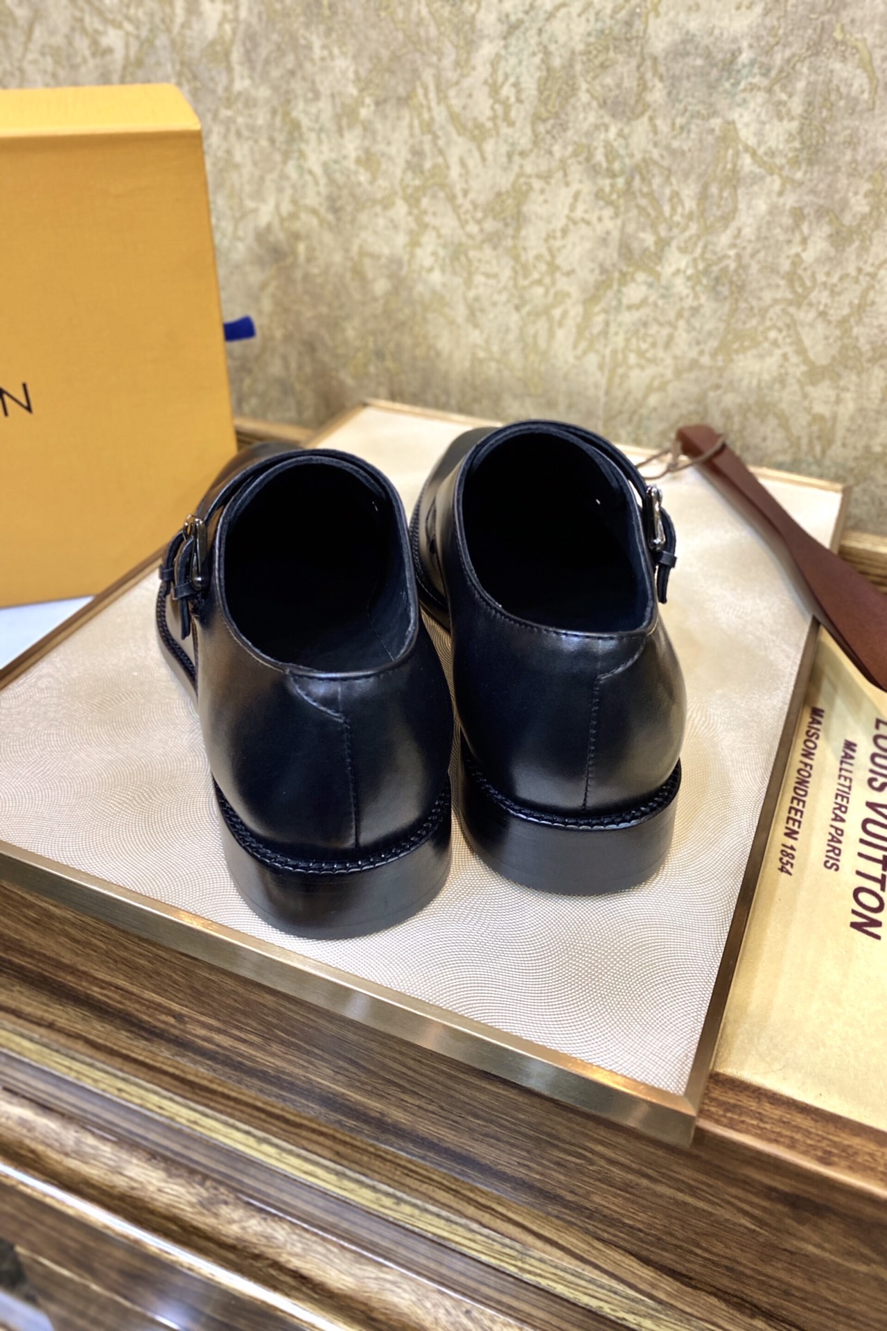 Туфли мужские Louis Vuitton из натуральной кожи чёрного цвета