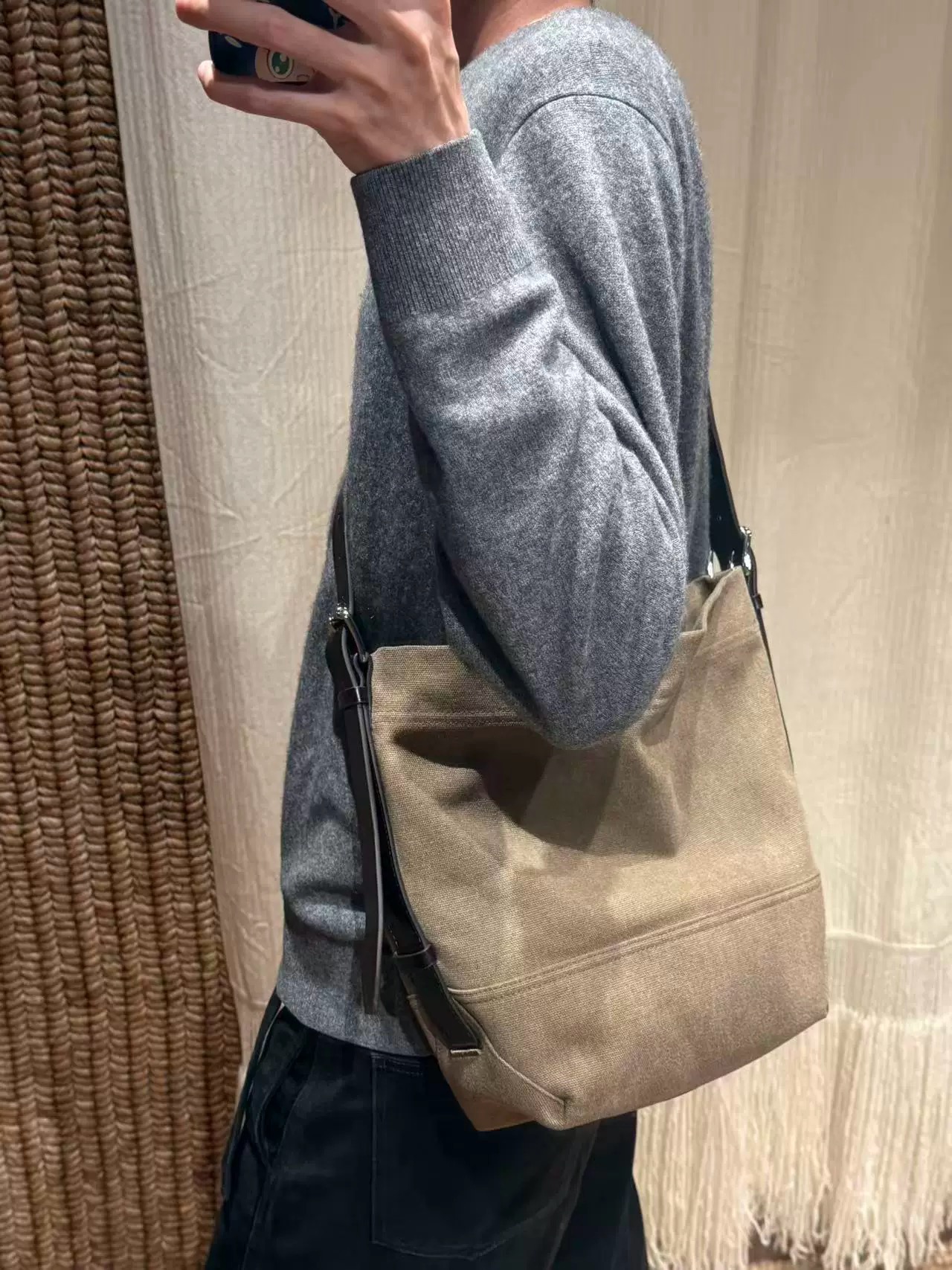Сумка женская в стиле Lemaire Small Tote угольно-серого цвета