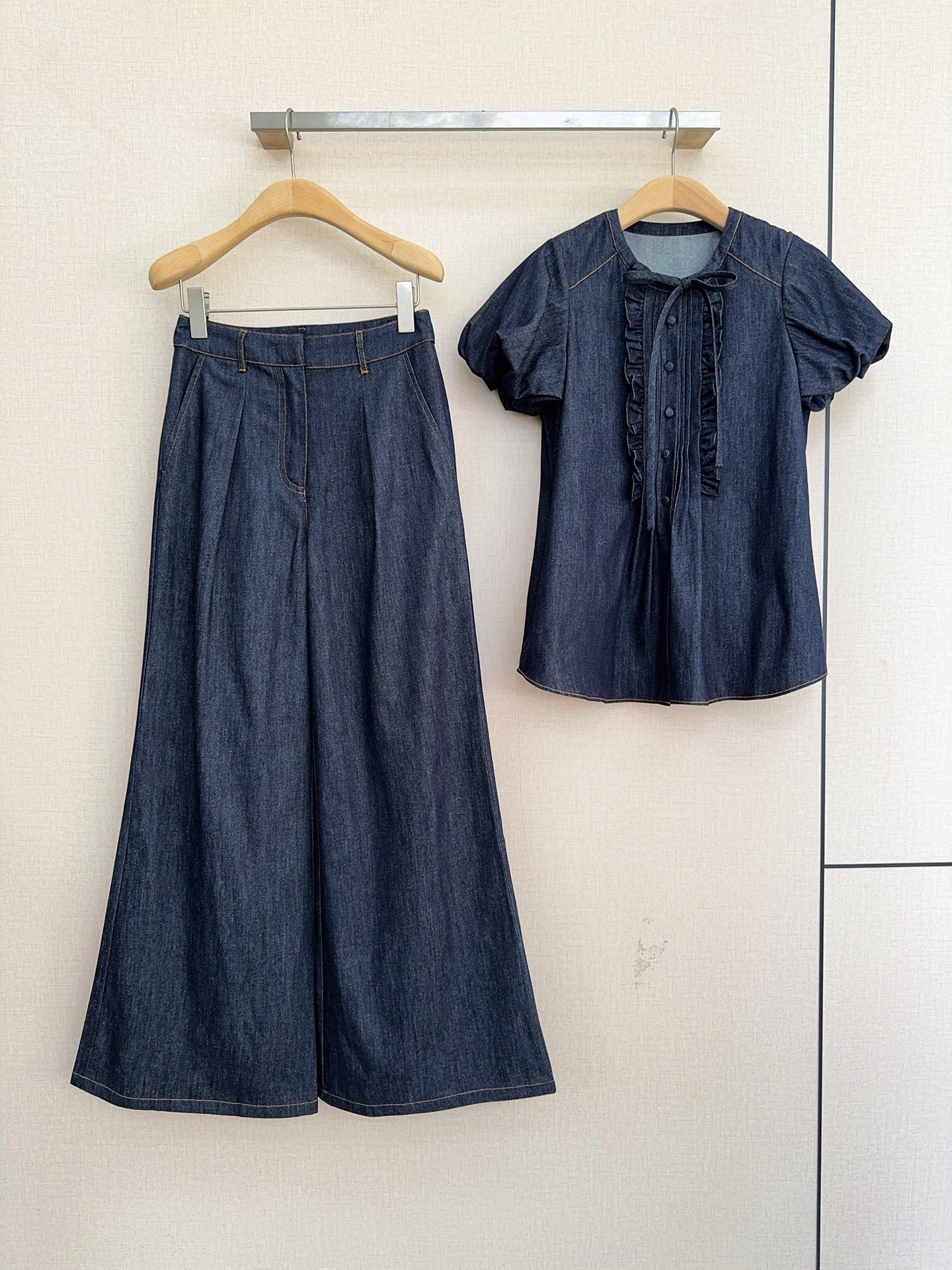 Брюки женские в стиле Dice Kayek синего цвета из денима широкие с высокой посадкой