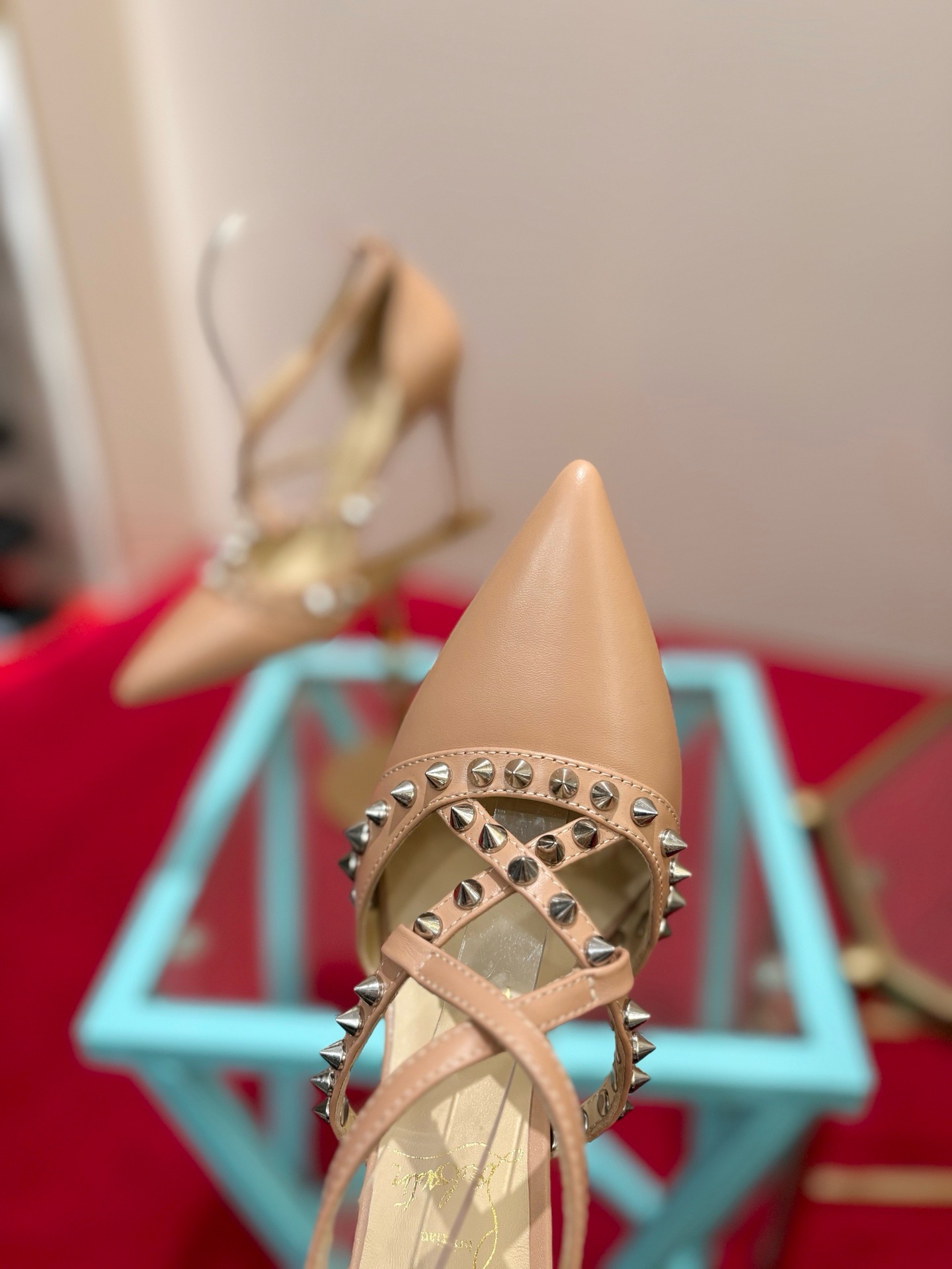 Туфли женские в стиле Christian Louboutin So Kate бежевого цвета