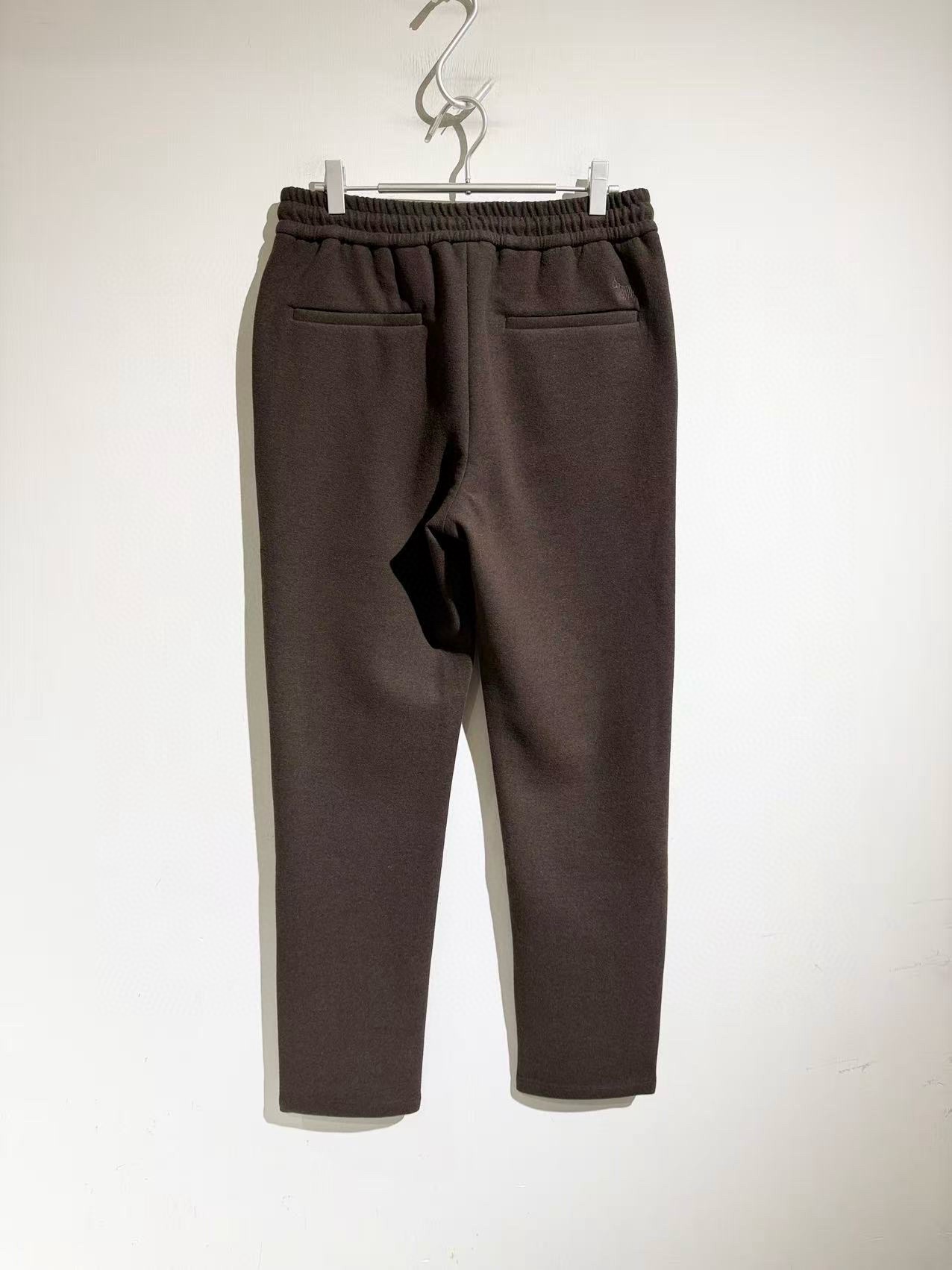 Брюки мужские в стиле Loro Piana  кофейного цвета с эластичным поясом