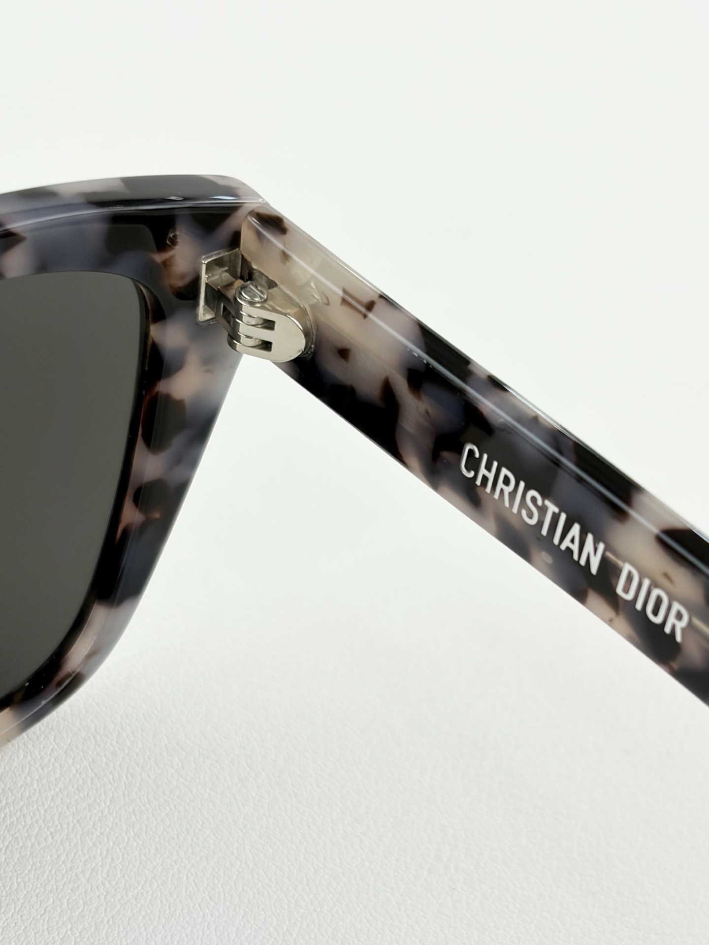 Очки солнцезащитные женские в стиле Dior DiorSignature B3I