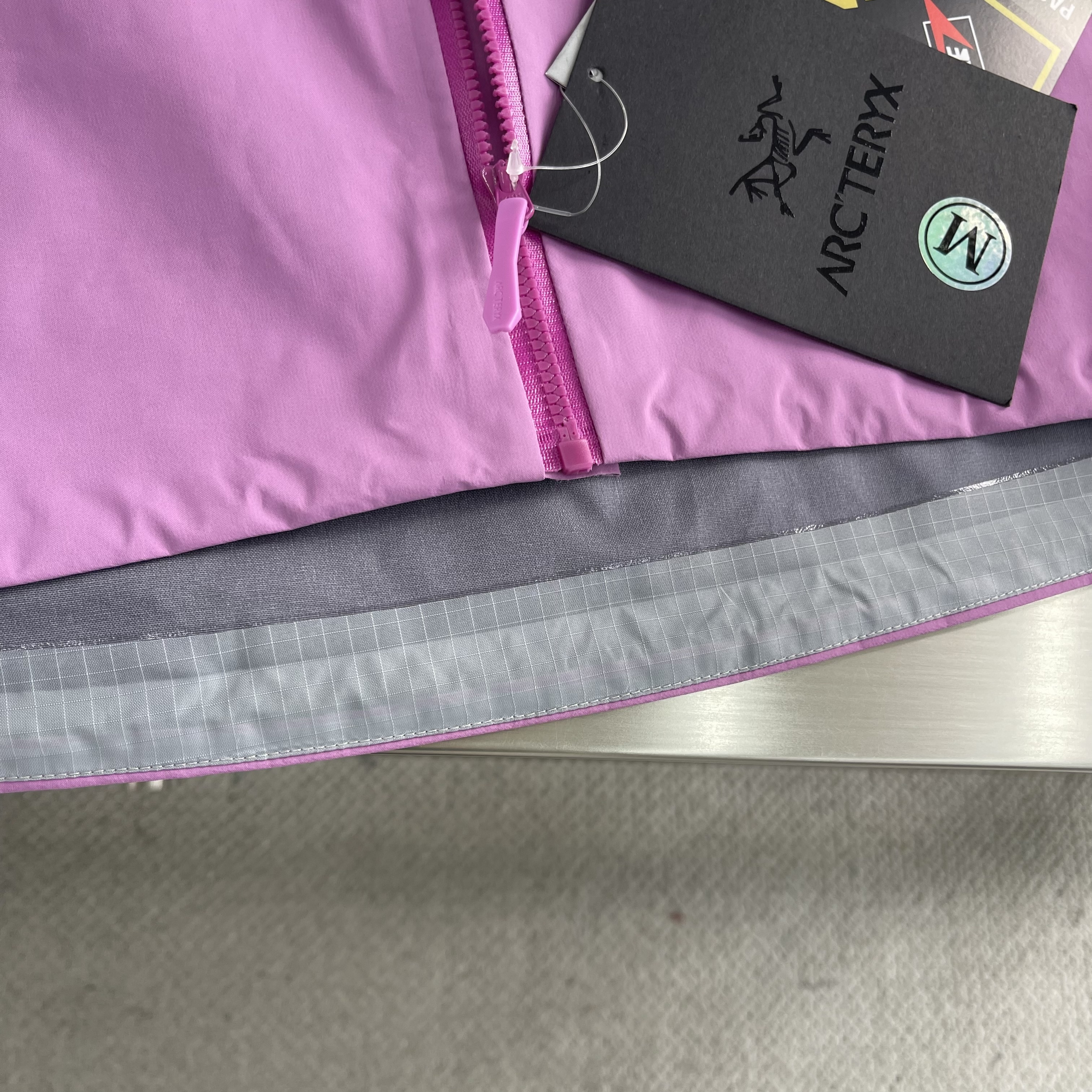 Куртка унисекс в стиле Arc’teryx Beta SL  розового цвета