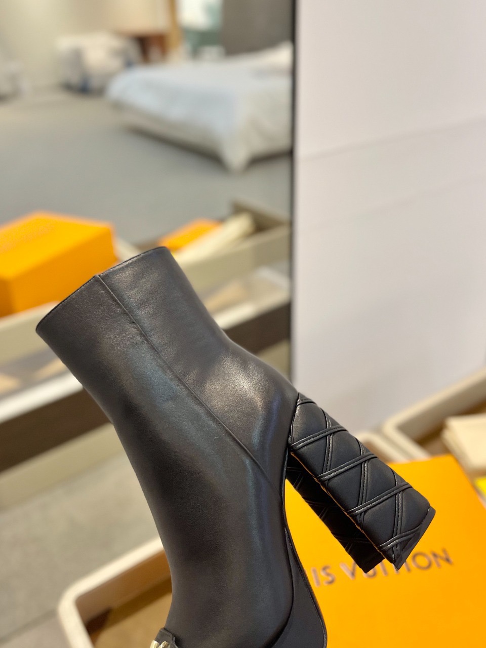 Ботильоны Louis Vuitton Platform Ankle Boot черного цвета