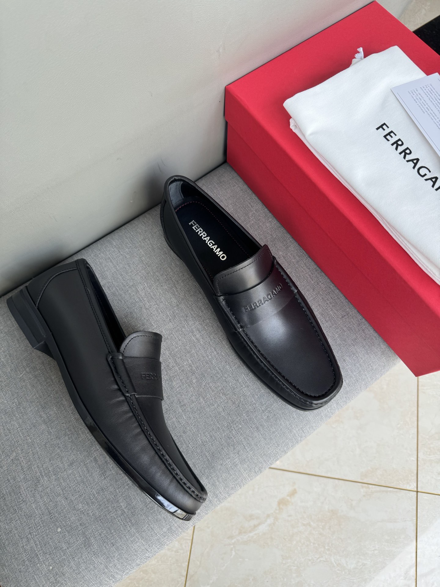 Лоферы мужские в стиле Ferragamo Penny из натуральной кожи черного цвета