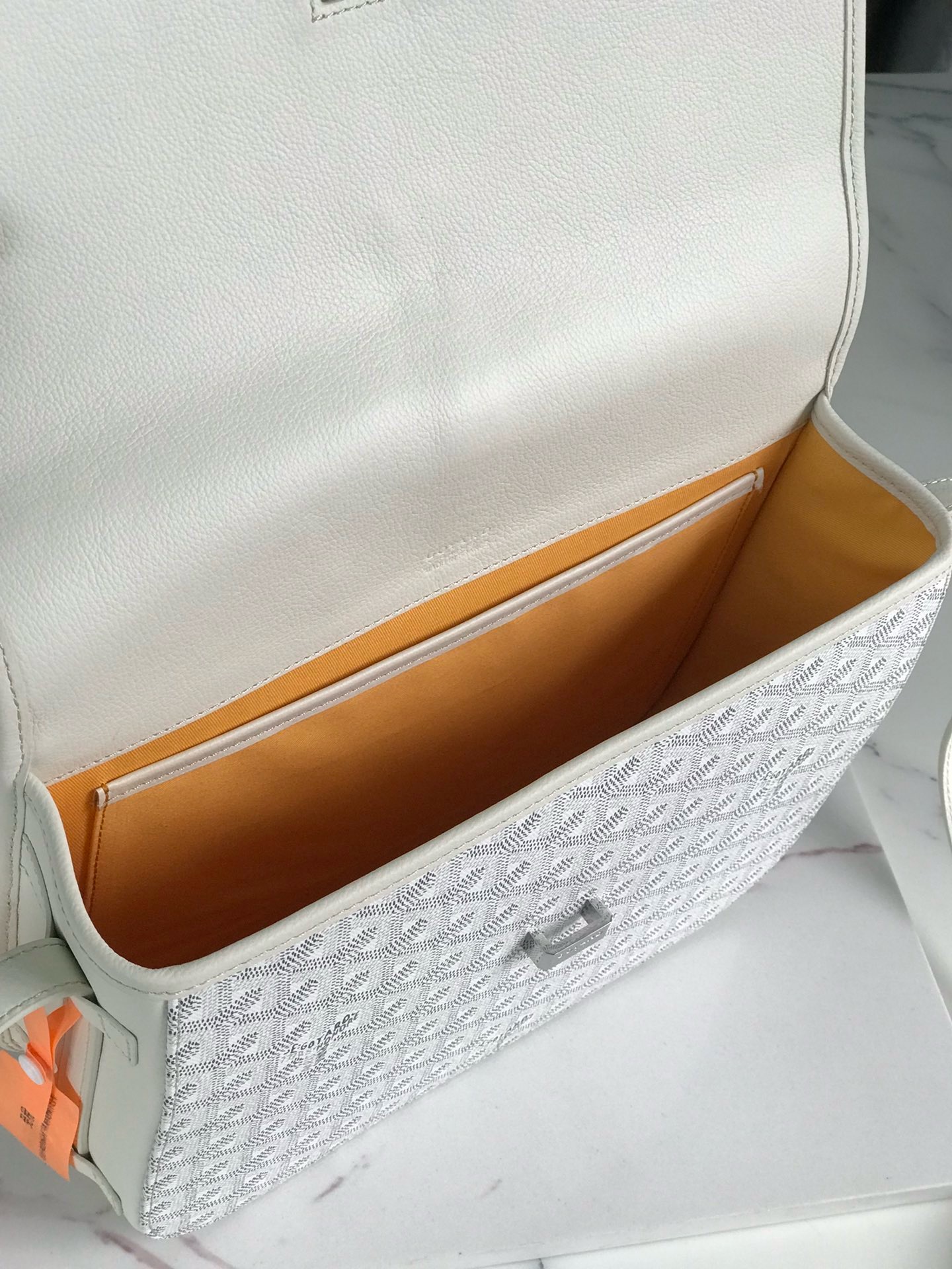 Сумка женская Goyard Belvédère II белого цвета