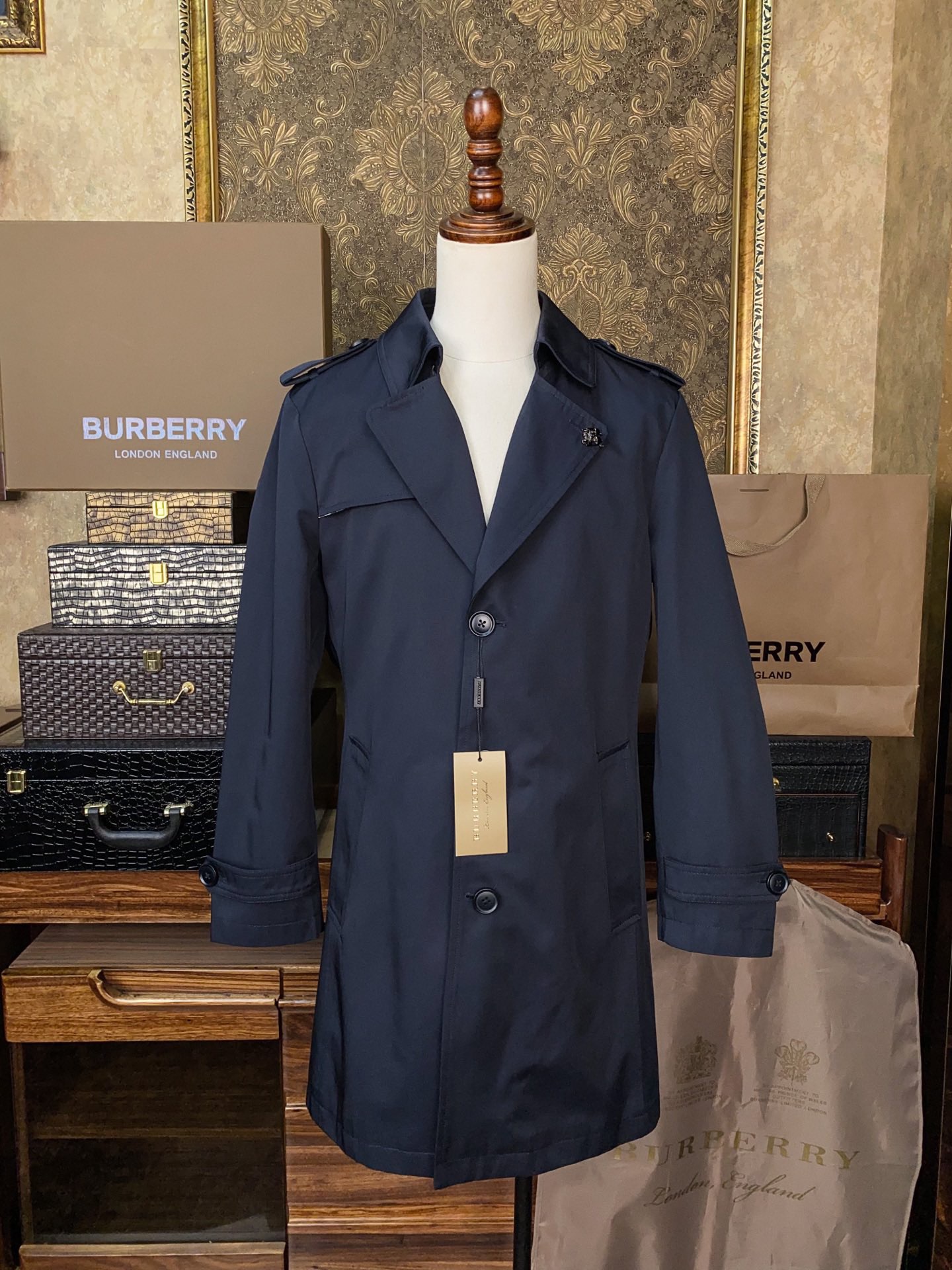 Тренч мужской в стиле Burberry темно-синего цвета классический