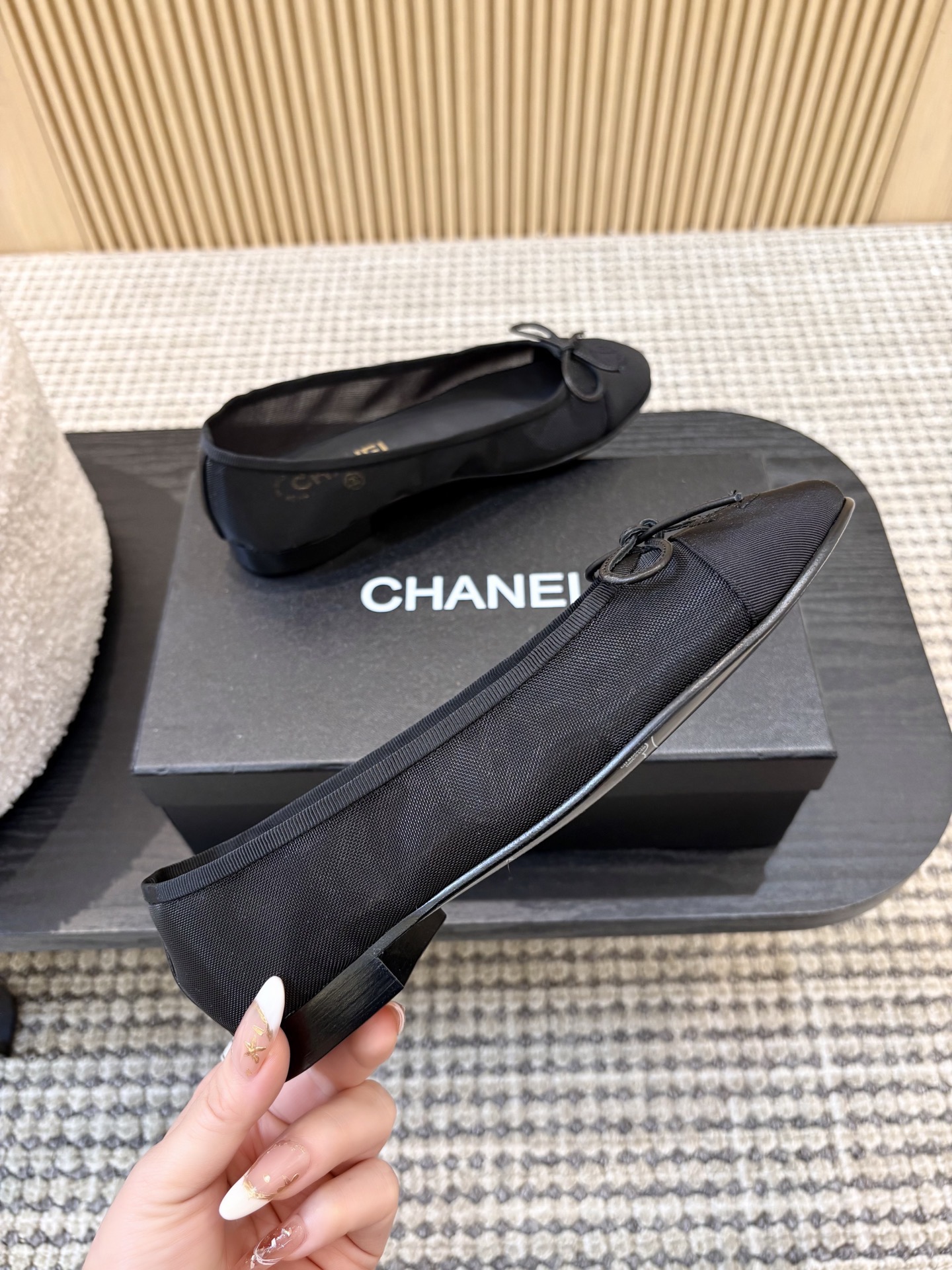 Балетки женские Chanel черного цвета