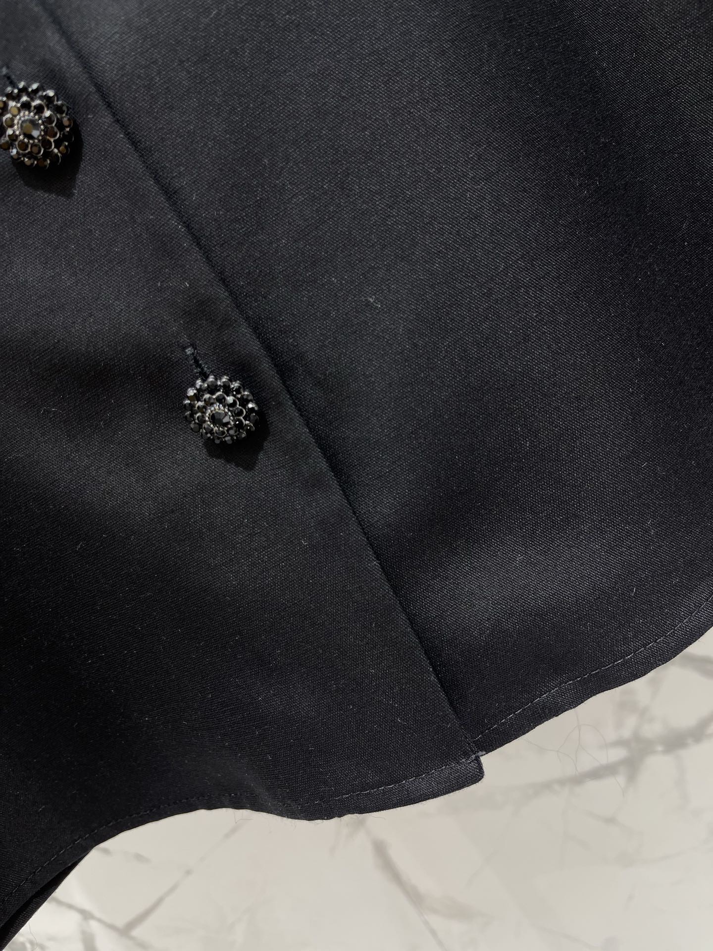 Блуза женская в стиле Chanel чёрного цвета с широким воротником