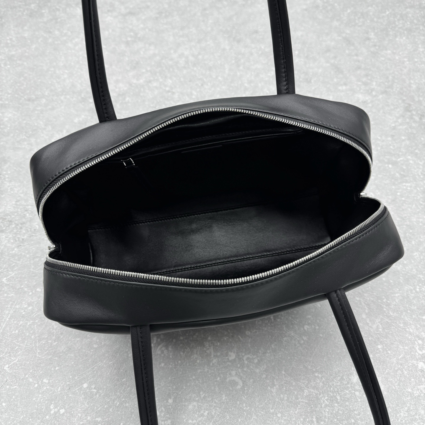 Сумка женская в стиле The Row Astra чёрного  цвета