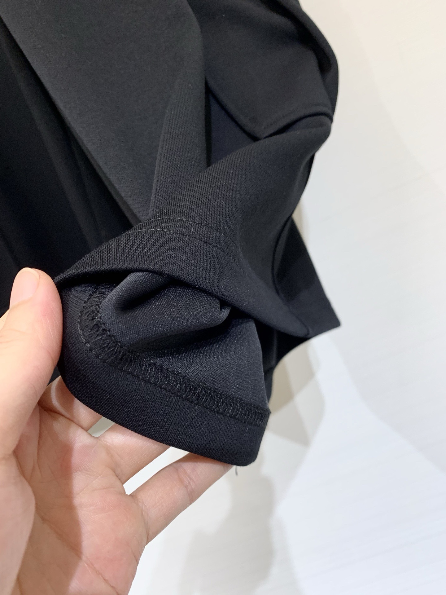 Шорты женские в стиле Jil Sander  чёрного цвета с накладными карманами
