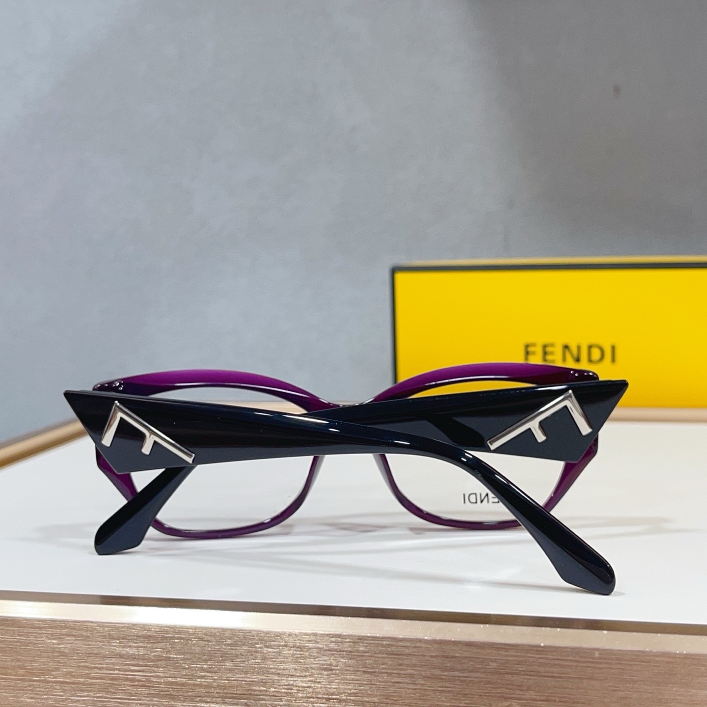 Оправа женская в стиле Fendi FE50063