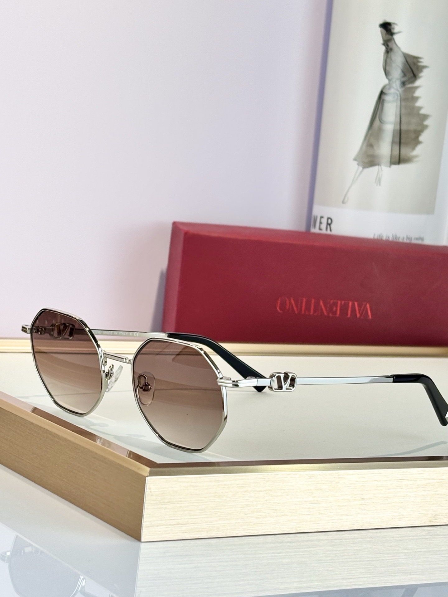 Очки солнцезащитные женские в стиле Valentino