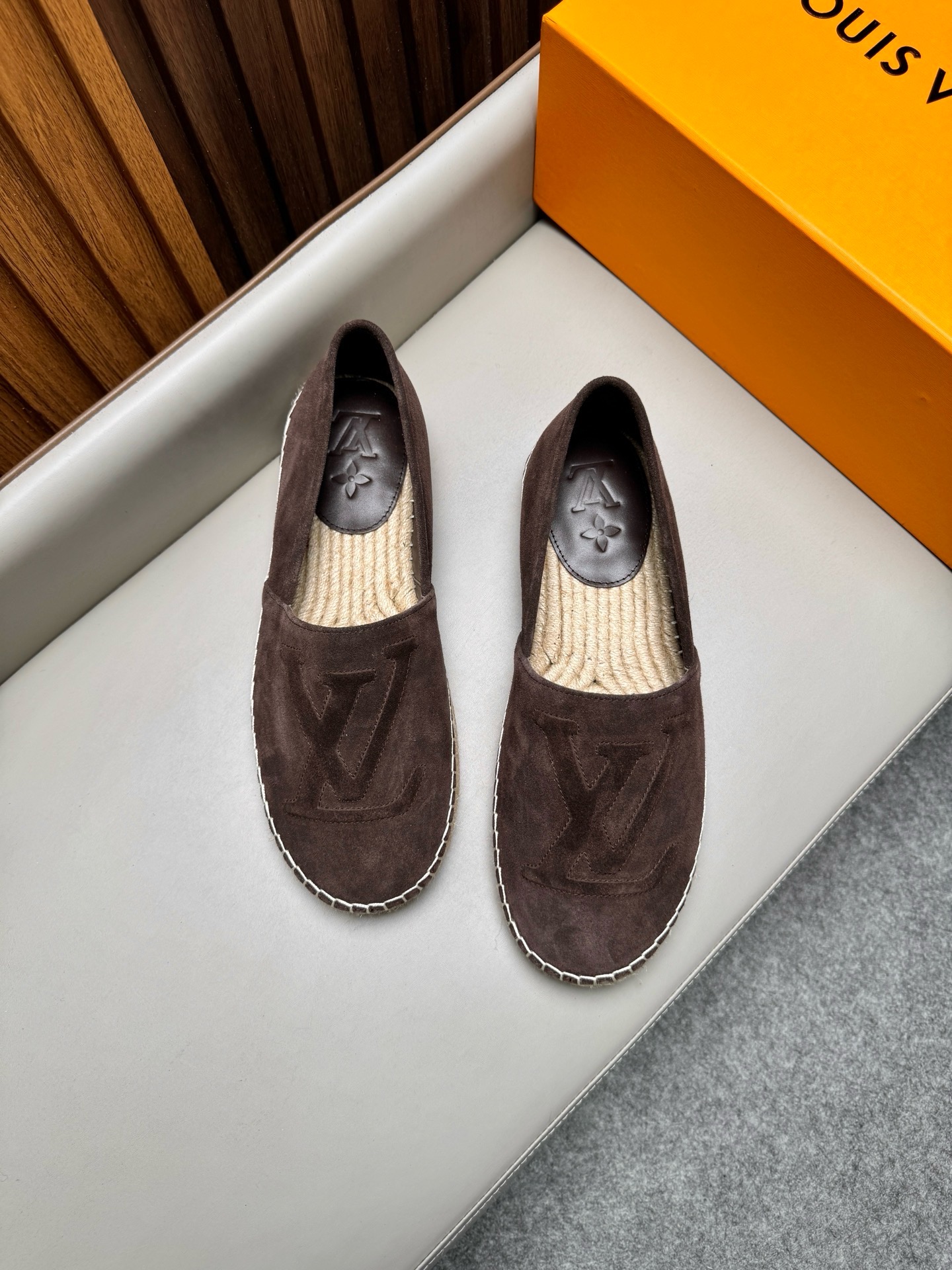 Эспадрильи мужские в стиле Louis Vuitton из натуральной замши коричневого цвета