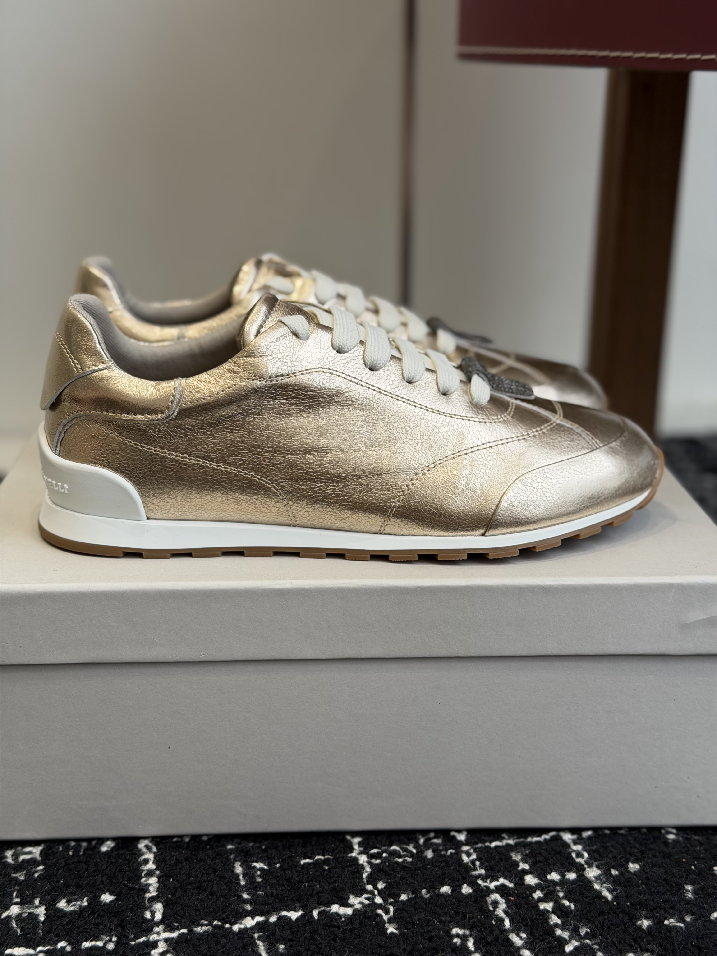 Кроссовки женские в стиле Brunello Cucinelli золотого цвета