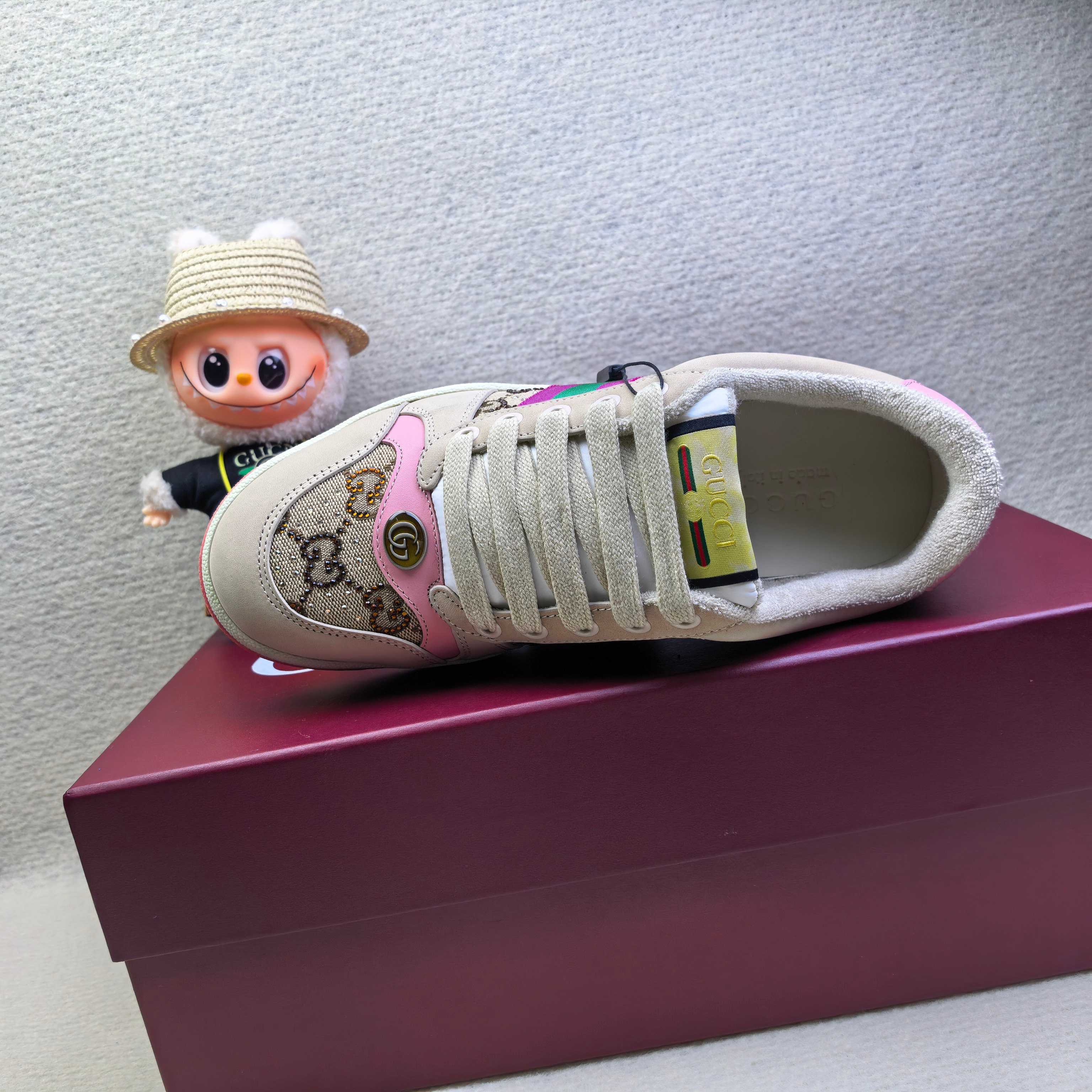 Кроссовки унисекс в стиле Gucci бежевого цвета с розовыми акцентами