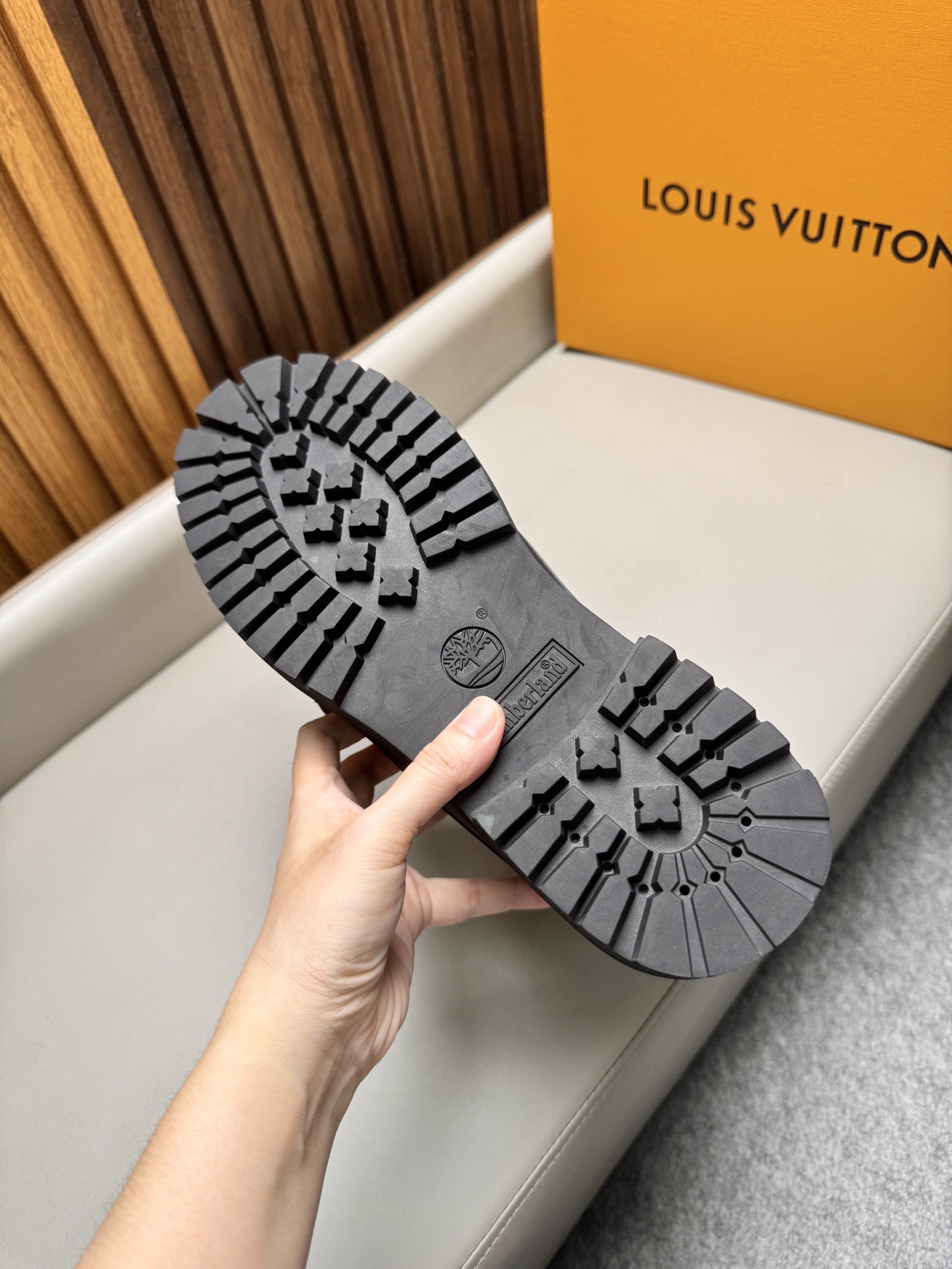 Ботинки мужские Louis Vuitton LV Remix Combat Boot чёрного цвета